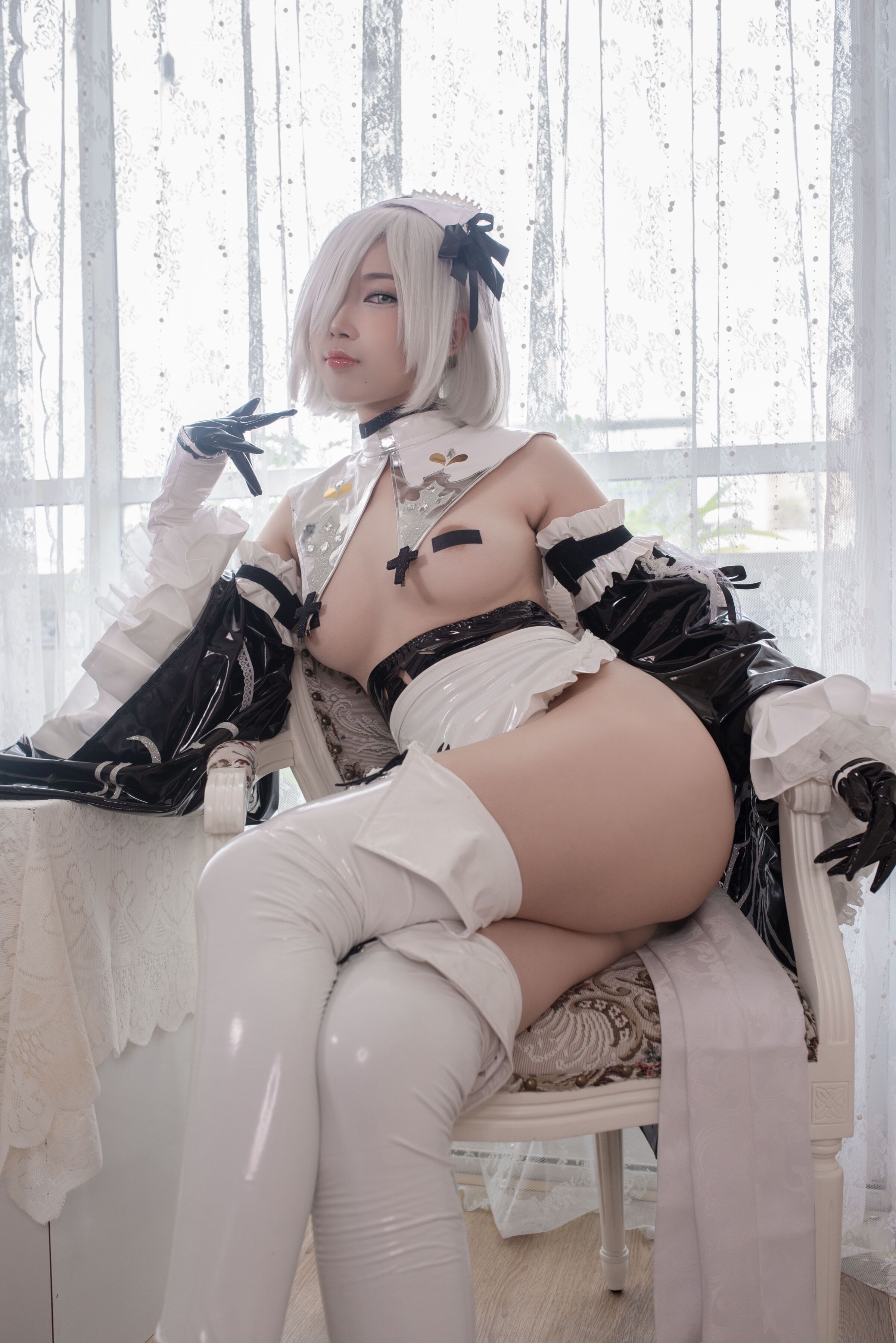 Azure - 2B Người hầu