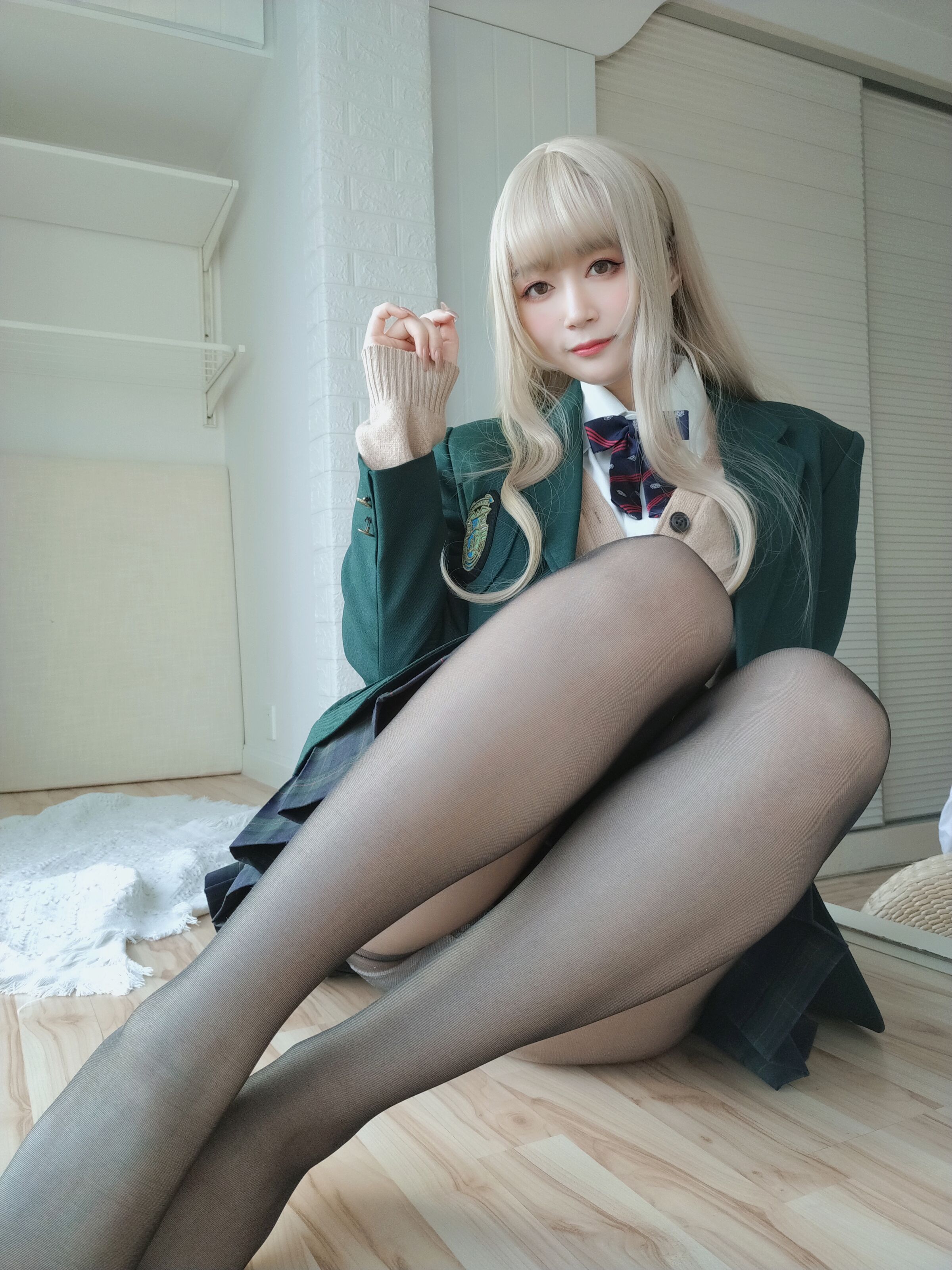 Baiyin 81] Gray Space