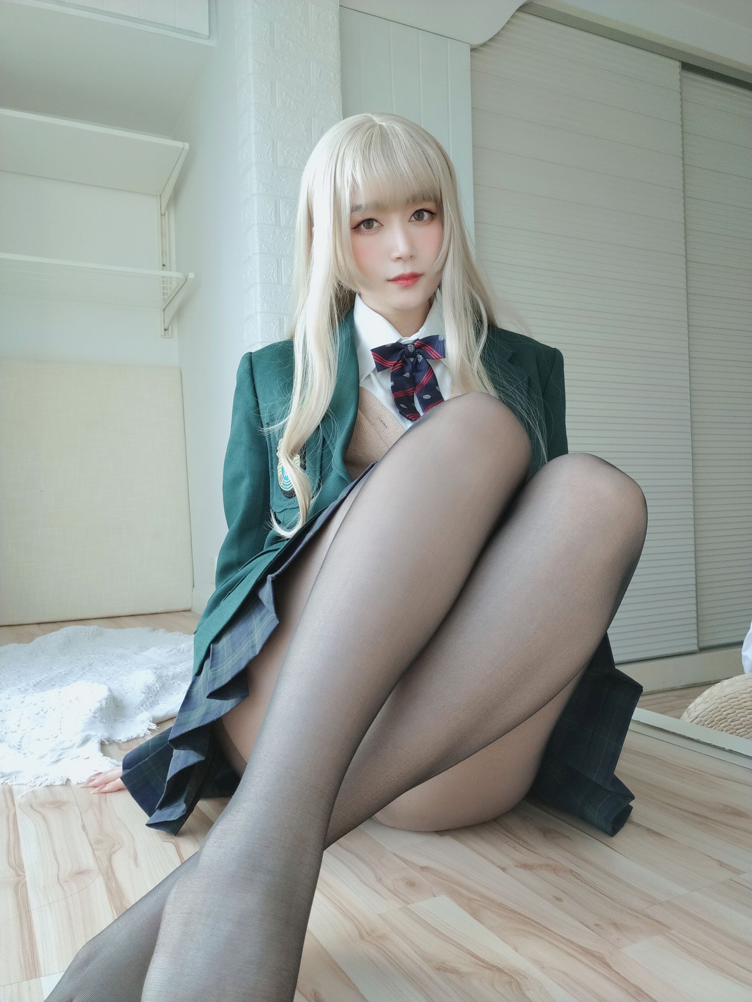Baiyin 81] Gray Space