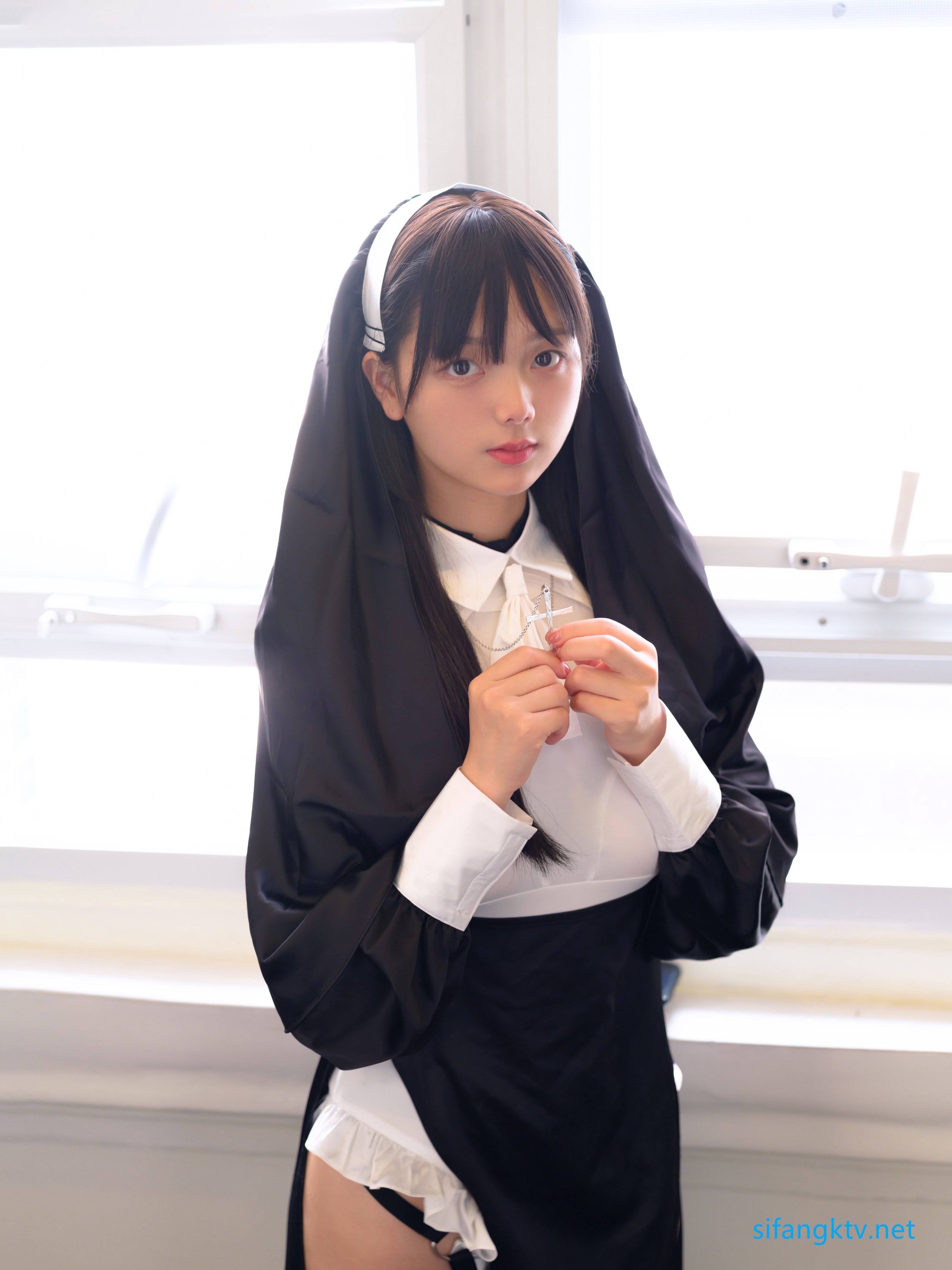 Bộ ảnh cosplay nữ tu Akanishi Yeye