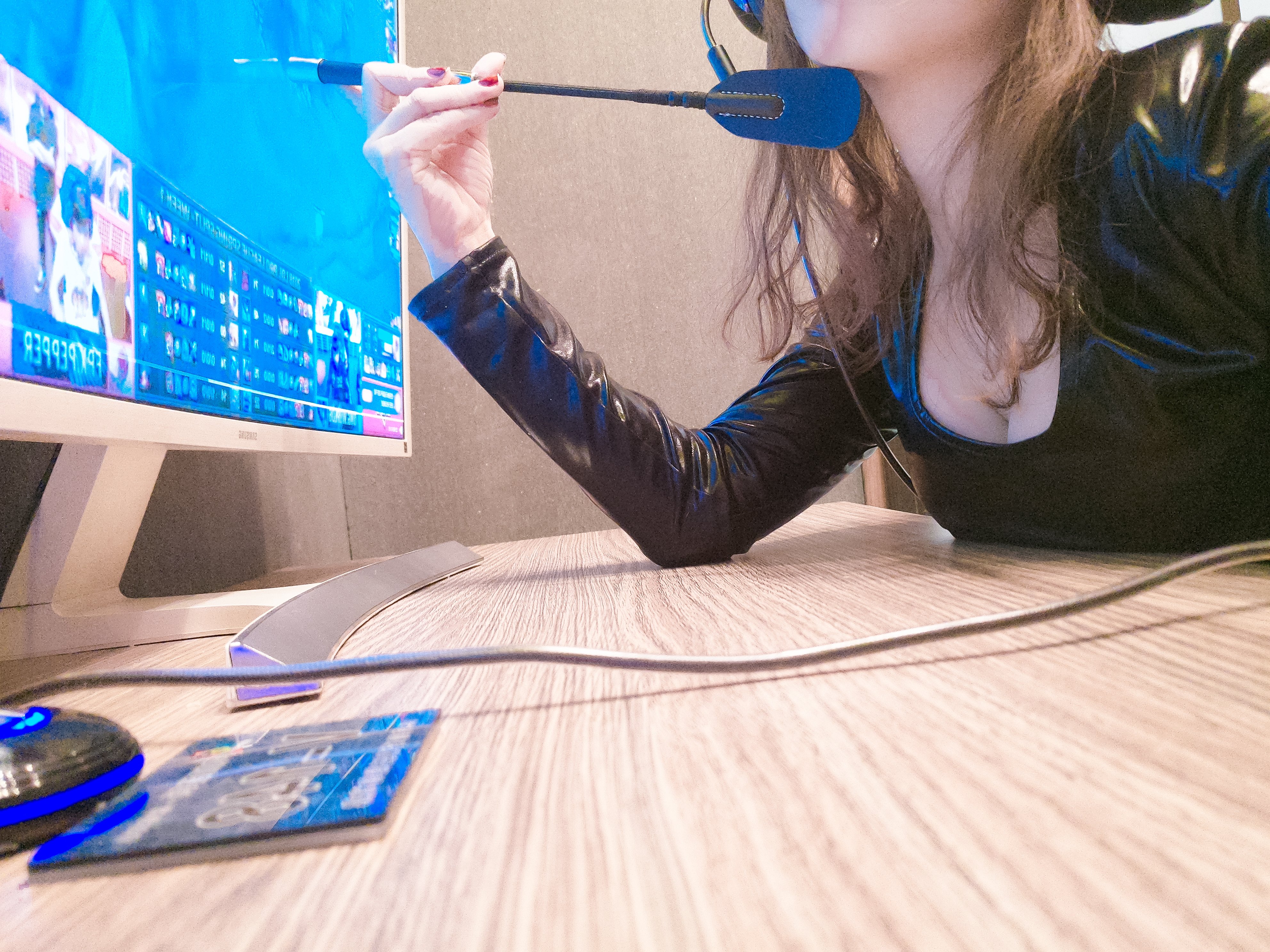 Jing Yan Huan - Internet Cafe Crisis