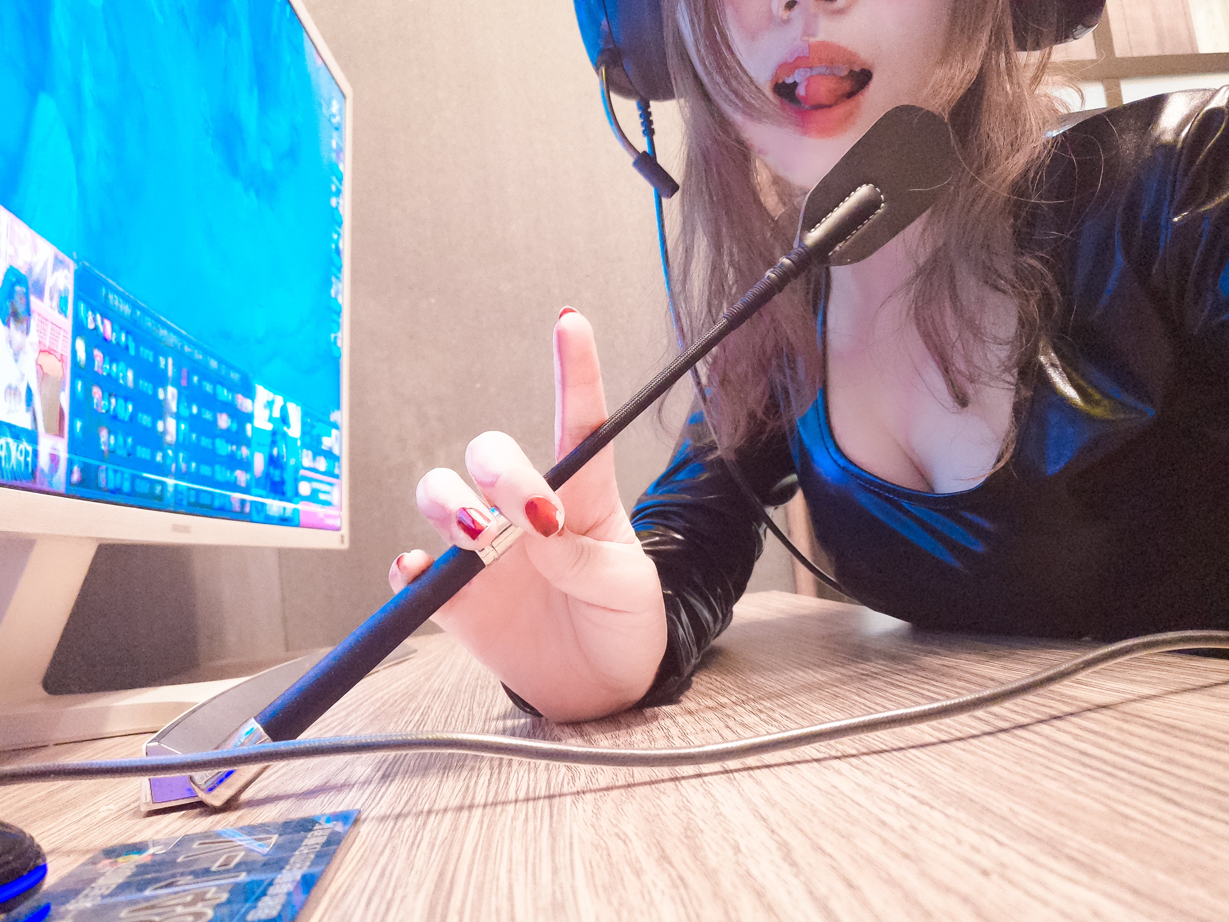 Jing Yan Huan - Internet Cafe Crisis
