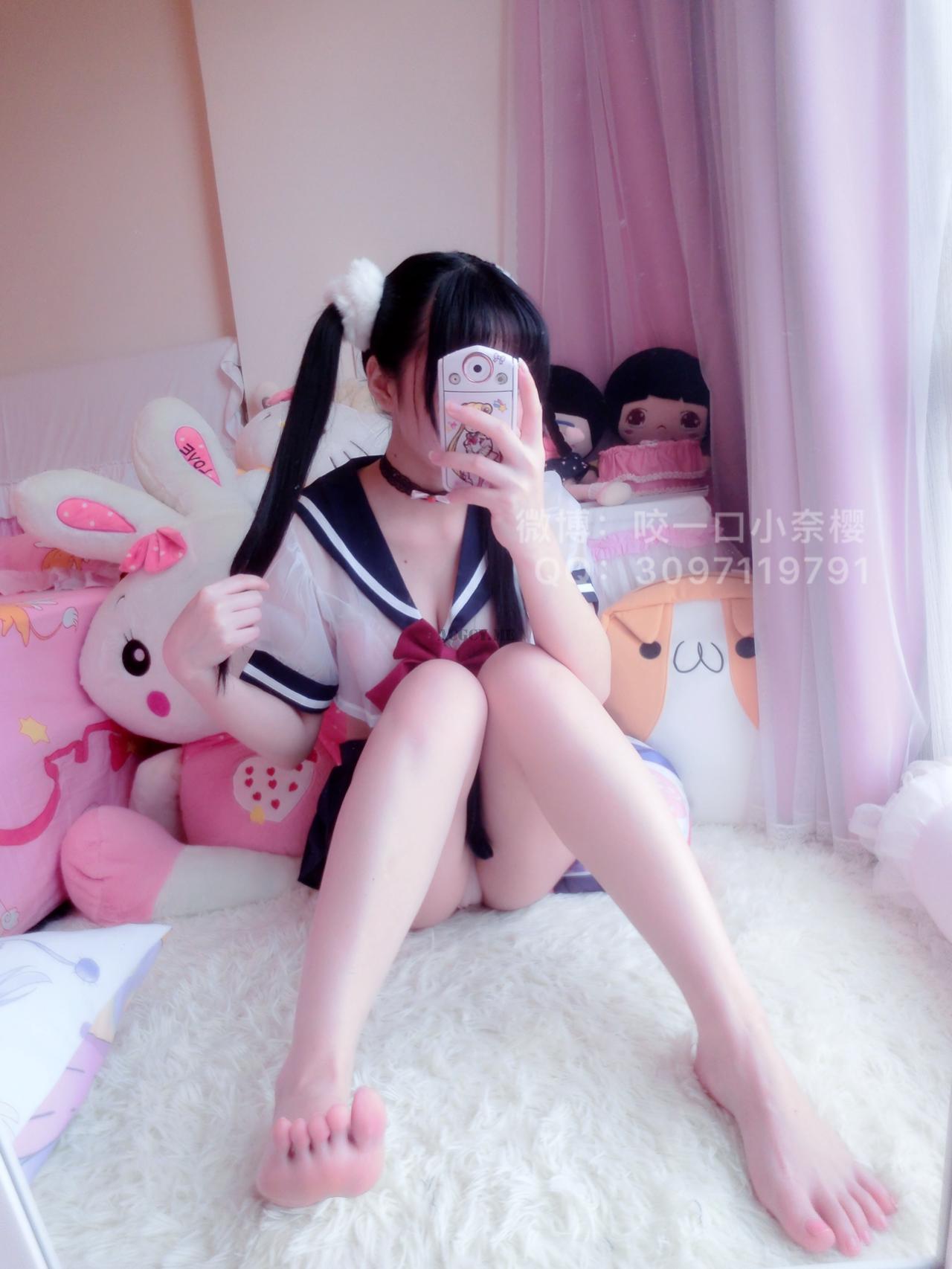 Hương Thảo Thiếu Nữ m (Cửu Vĩ Hồ Ly m) - Trang phục váy học sinh