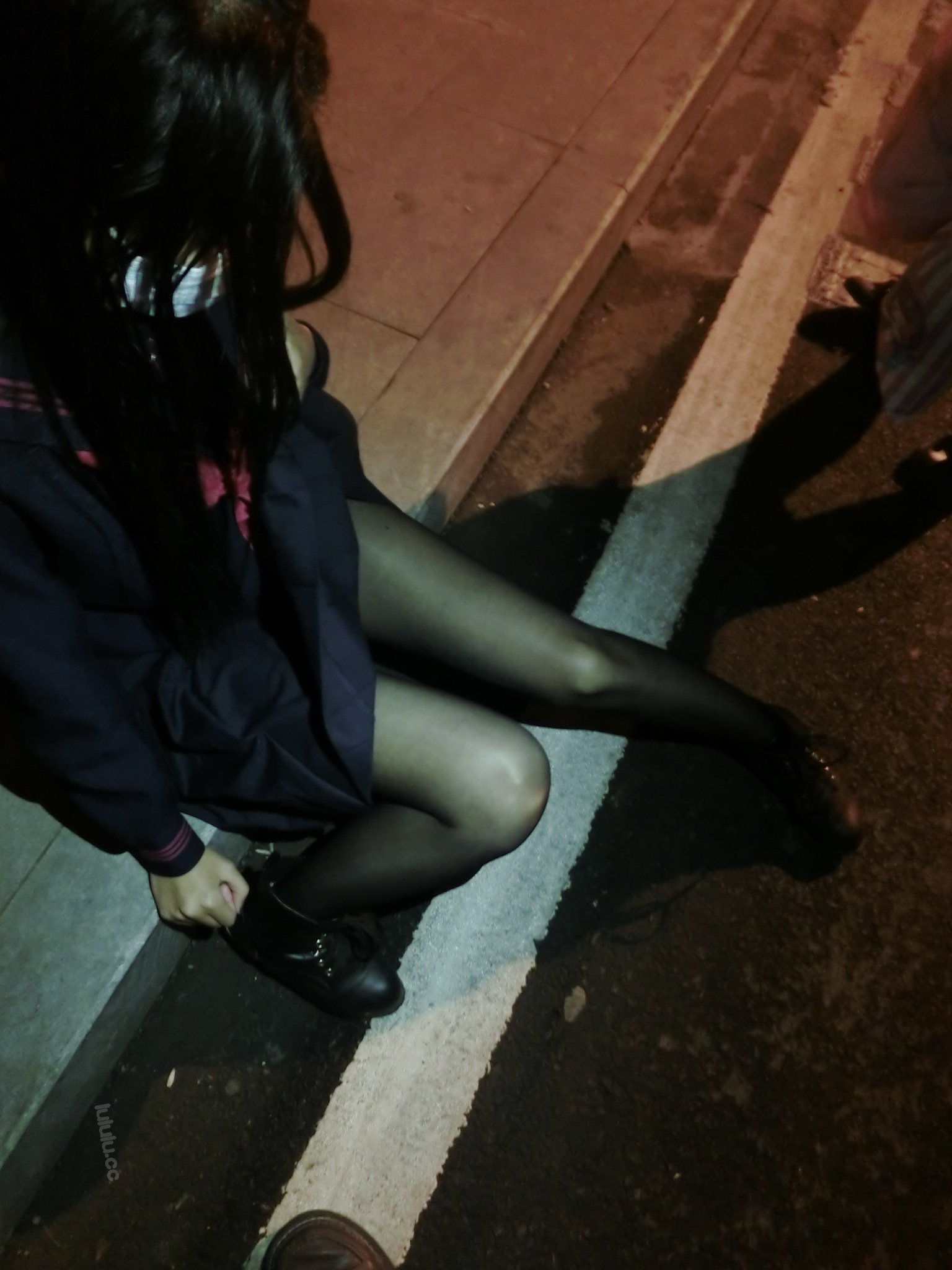 水醬是胖企鵝 - 夜晚路邊