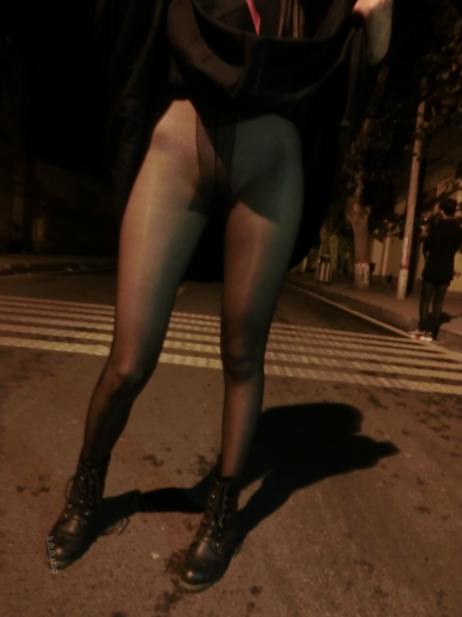 水醬是胖企鵝 - 夜晚路邊
