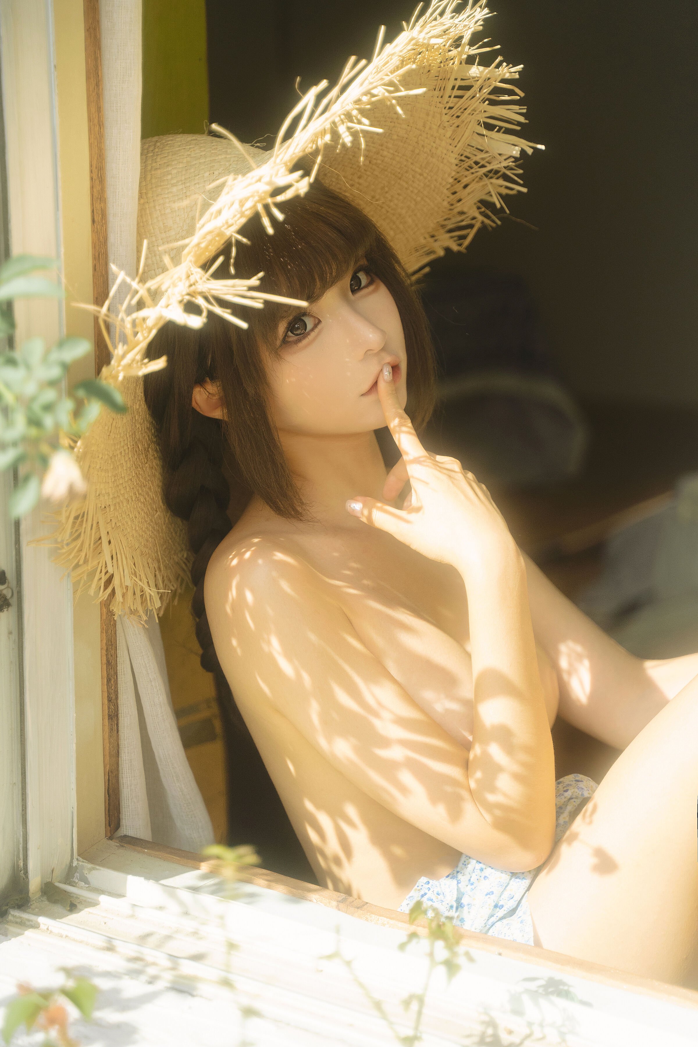 Chun Mo Mo - "Hanging Clothes