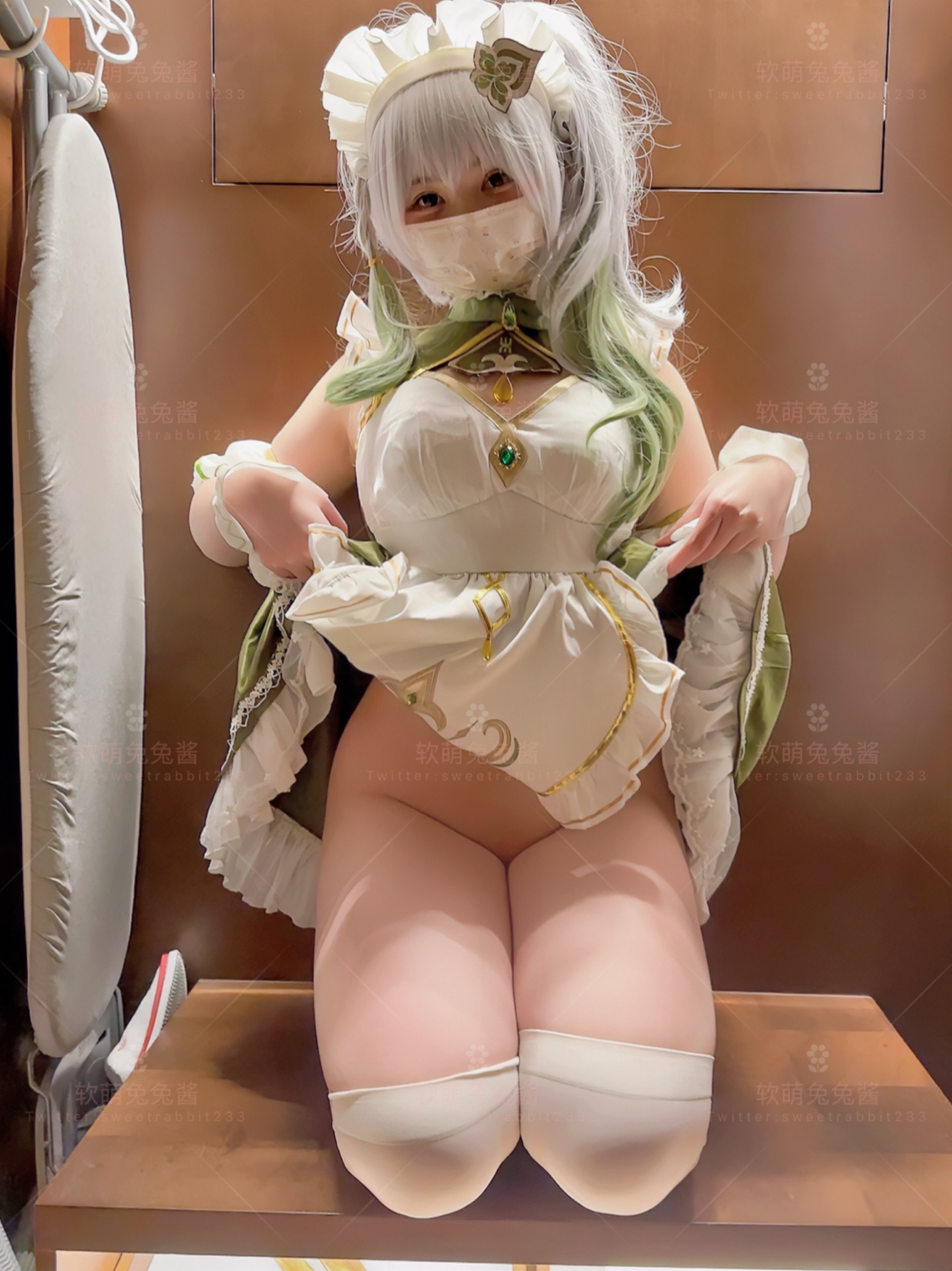 软萌兔兔酱反差秘书女仆写真