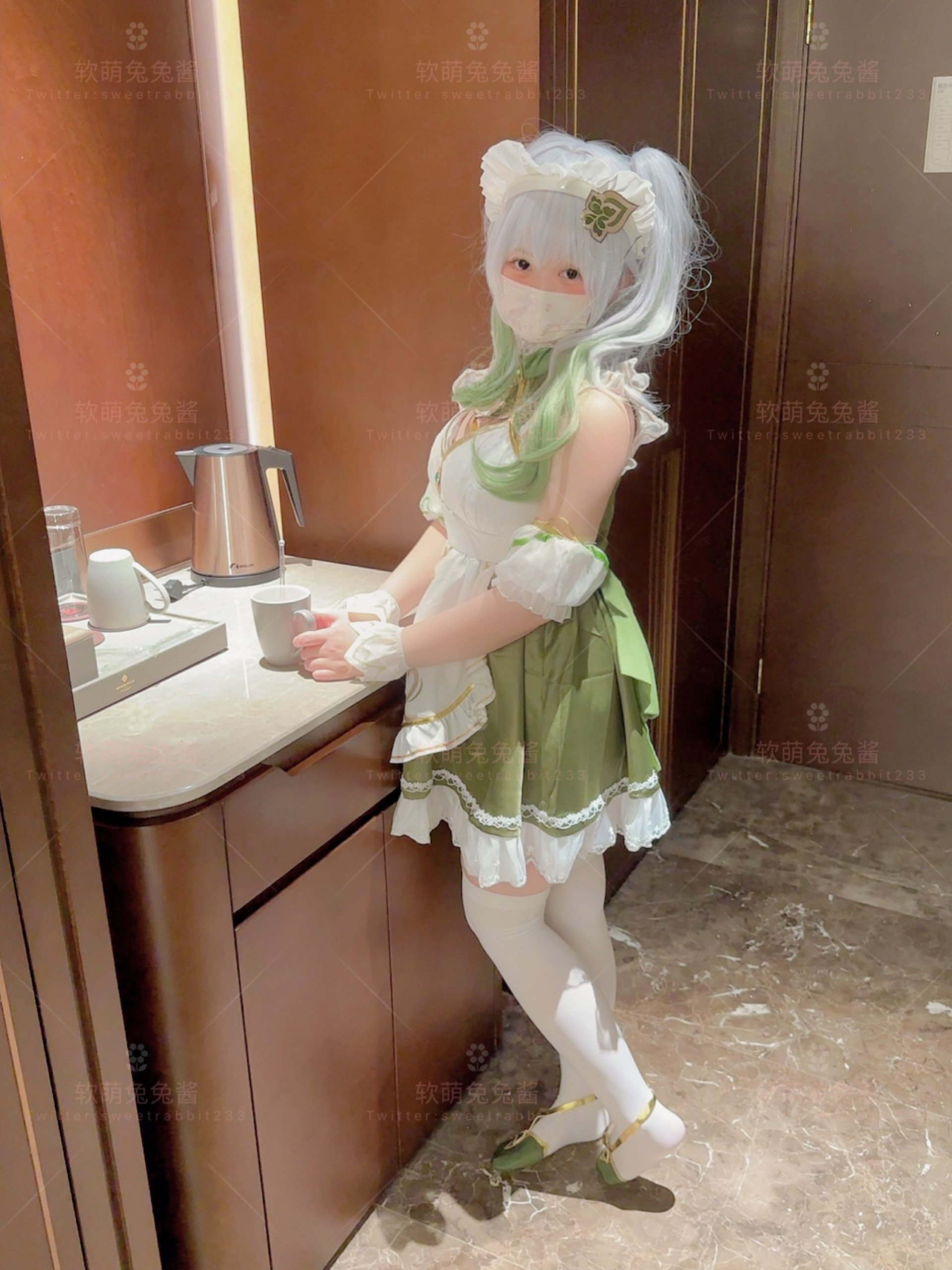 软萌兔兔酱反差秘书女仆写真