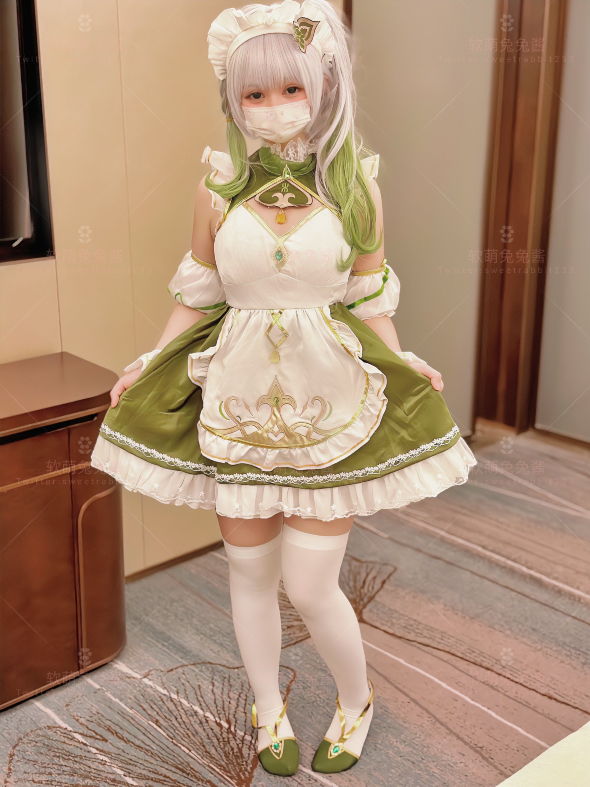 软萌兔兔酱反差秘书女仆写真