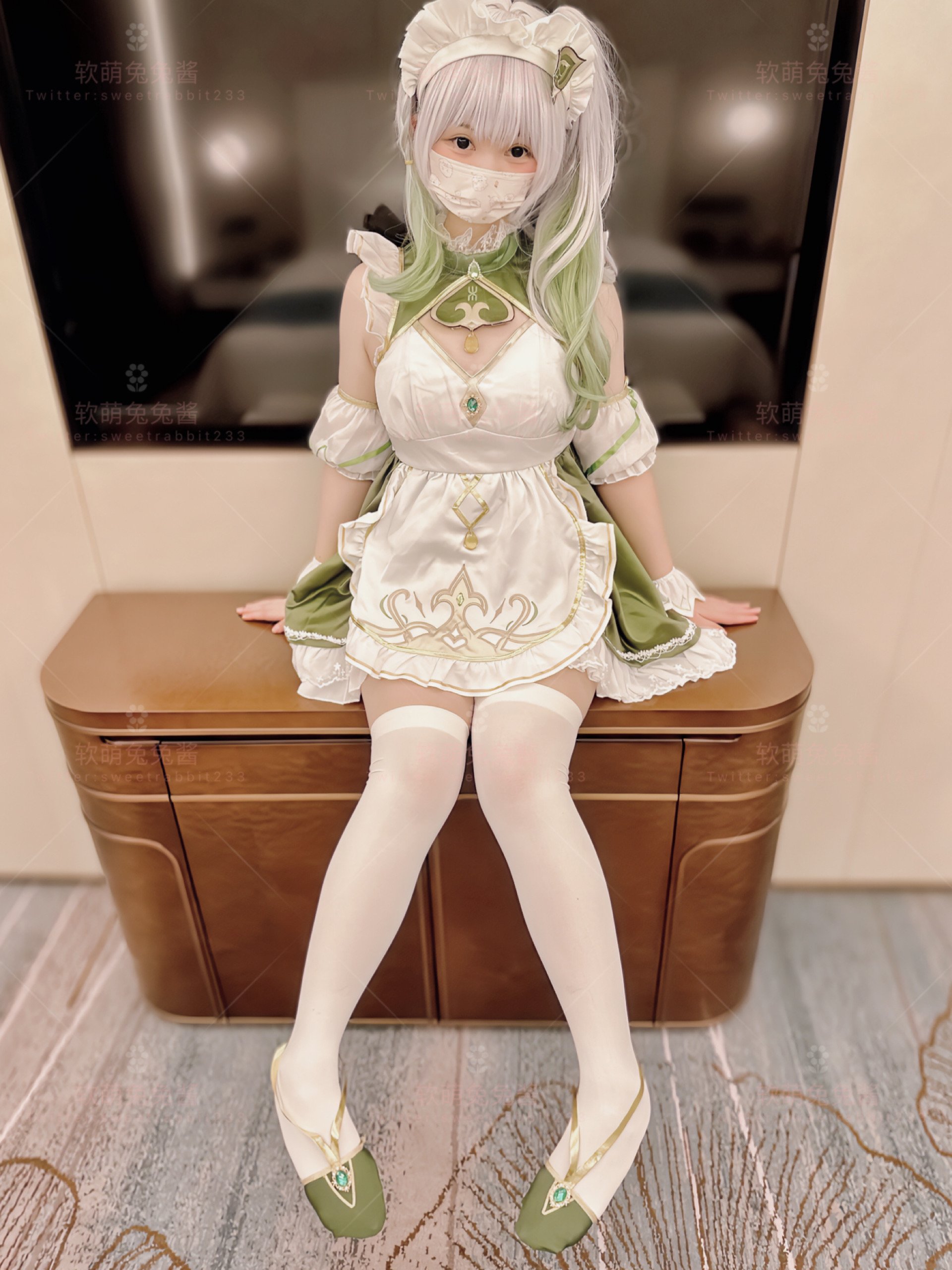 软萌兔兔酱反差秘书女仆写真