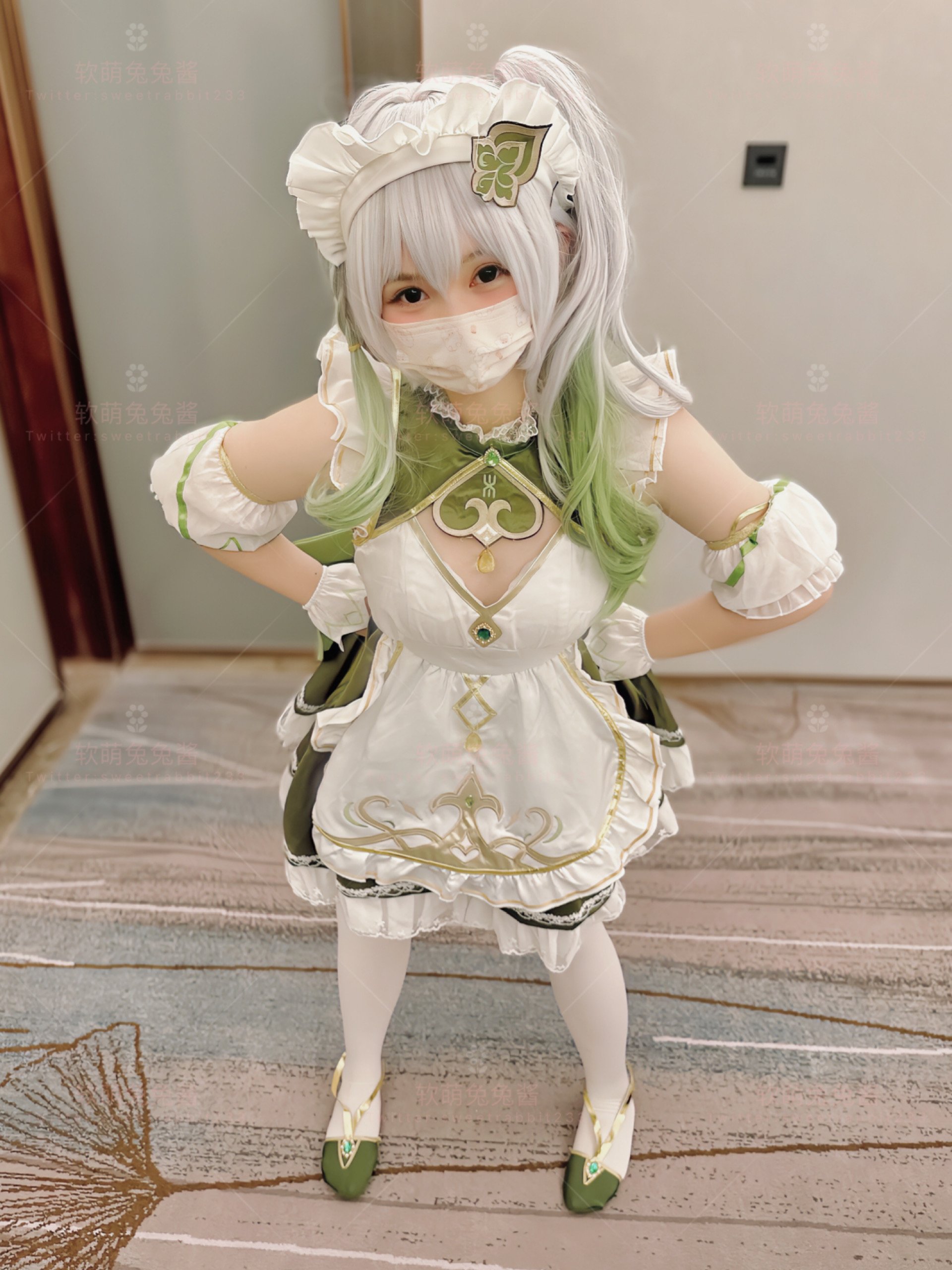 软萌兔兔酱反差秘书女仆写真