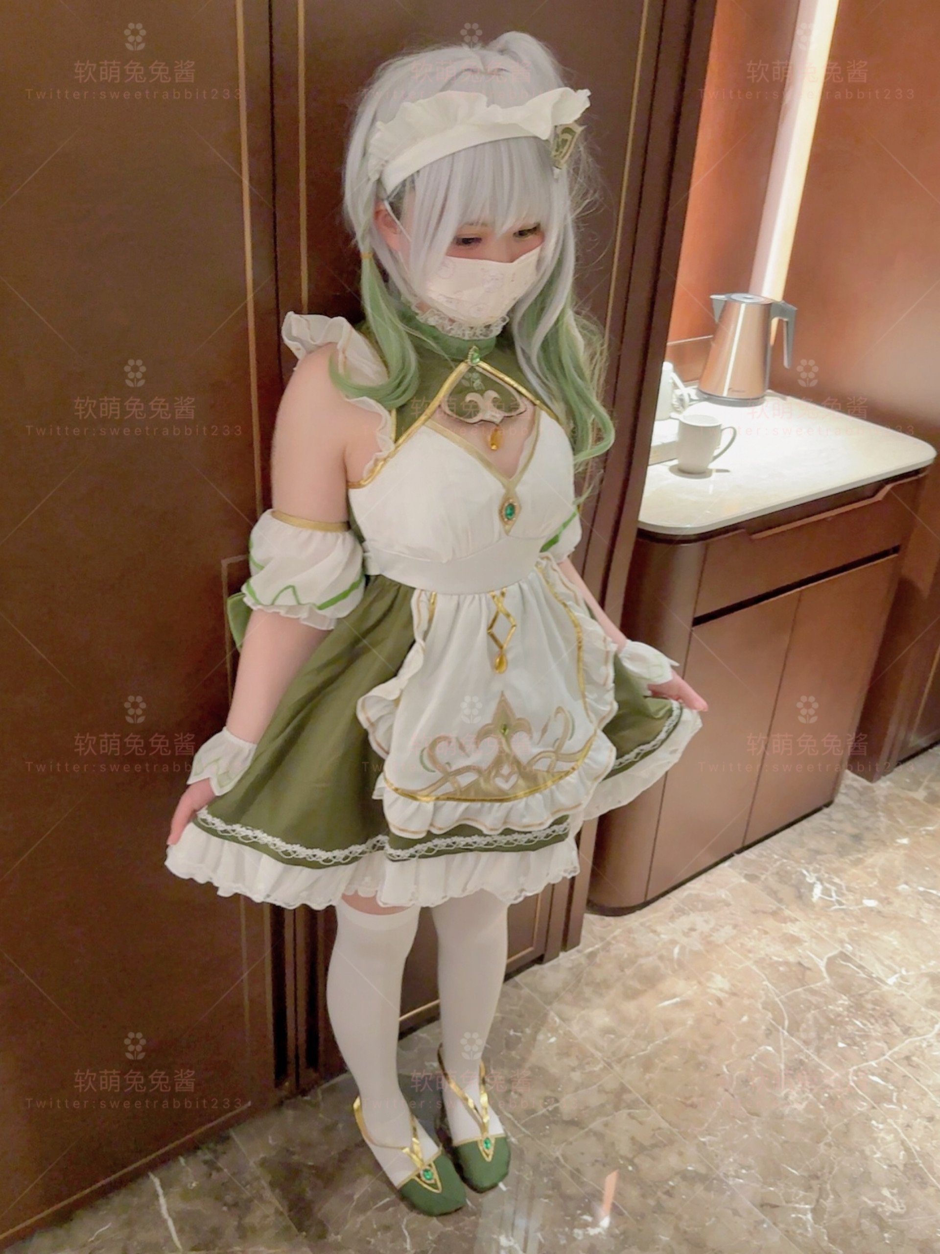 软萌兔兔酱反差秘书女仆写真