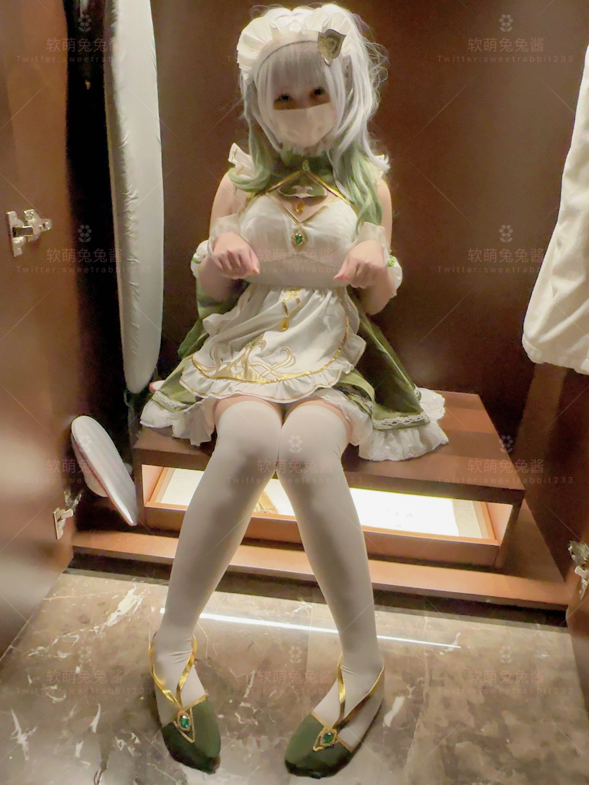 软萌兔兔酱反差秘书女仆写真