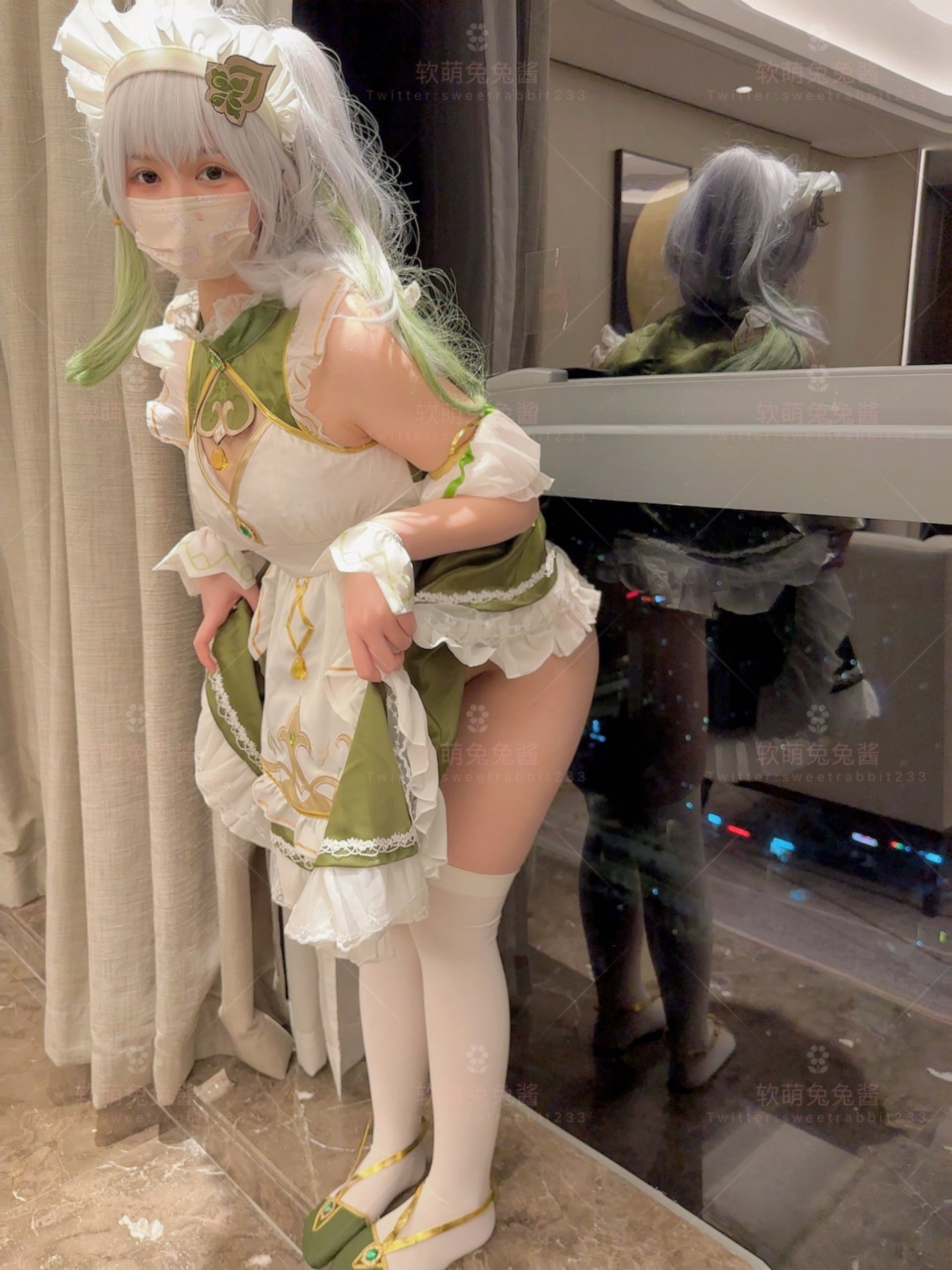 软萌兔兔酱反差秘书女仆写真