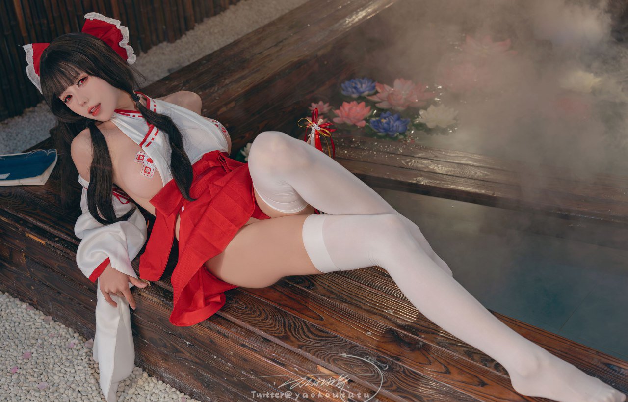 Bite a Bunny Girl - Hu Zhi Lingmeng
