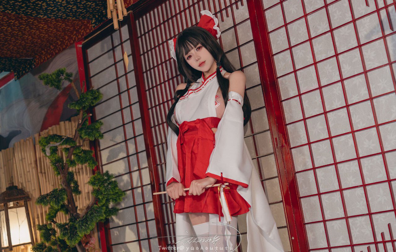 Bite a Bunny Girl - Hu Zhi Lingmeng