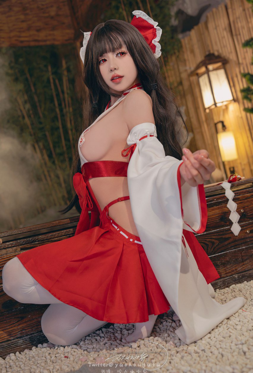 Bite a Bunny Girl - Hu Zhi Lingmeng
