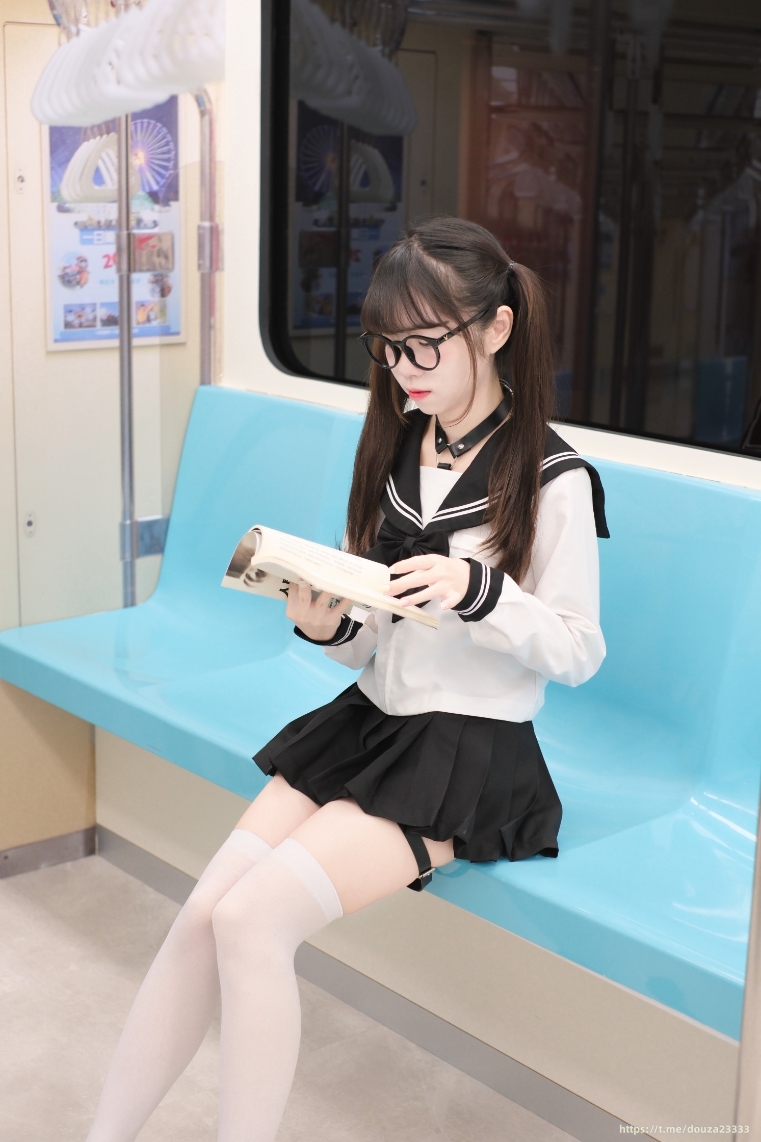 可可小白兔 - 電車上の女高中生