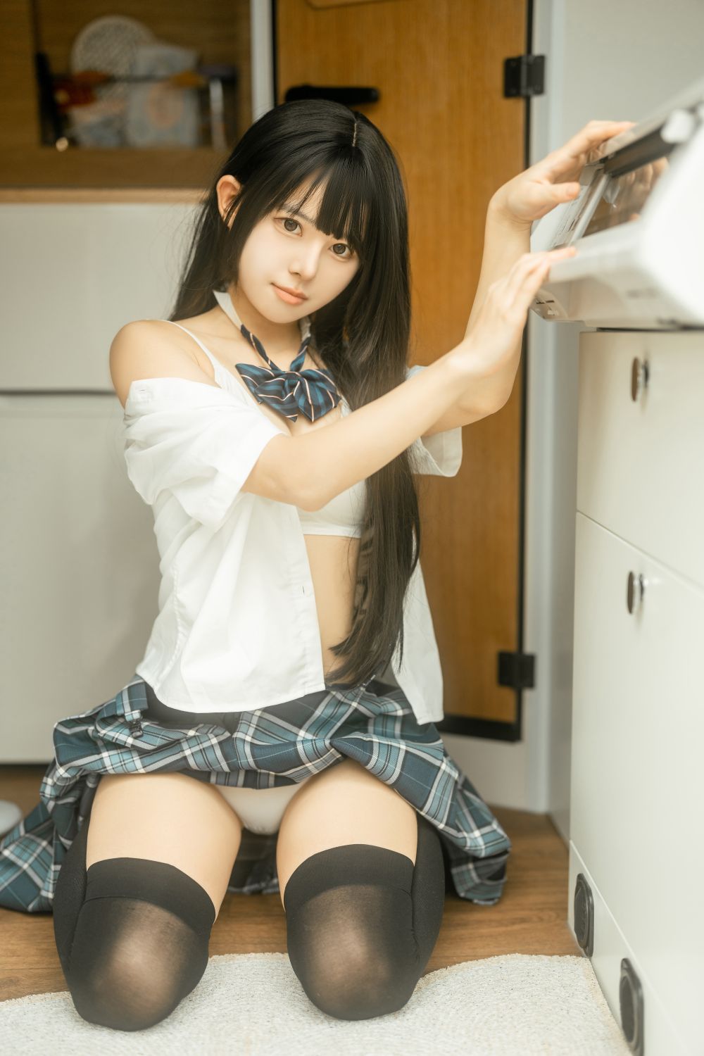 rua阮阮 - 房车jk [41P-445MB]