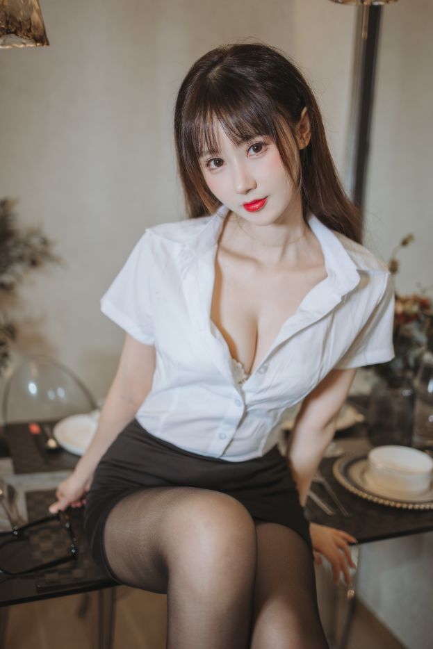 羽生三未 - 黑丝包臀OL[40P-624MB]