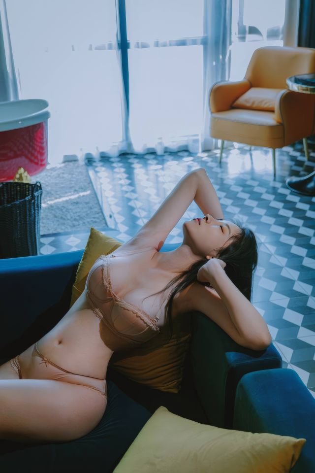 年年潜蓝写真 56P | 丝袜浴缸主题图集