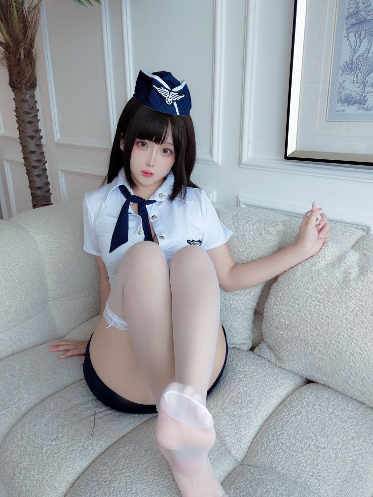 Ri Nai Jiao - Flight Attendant