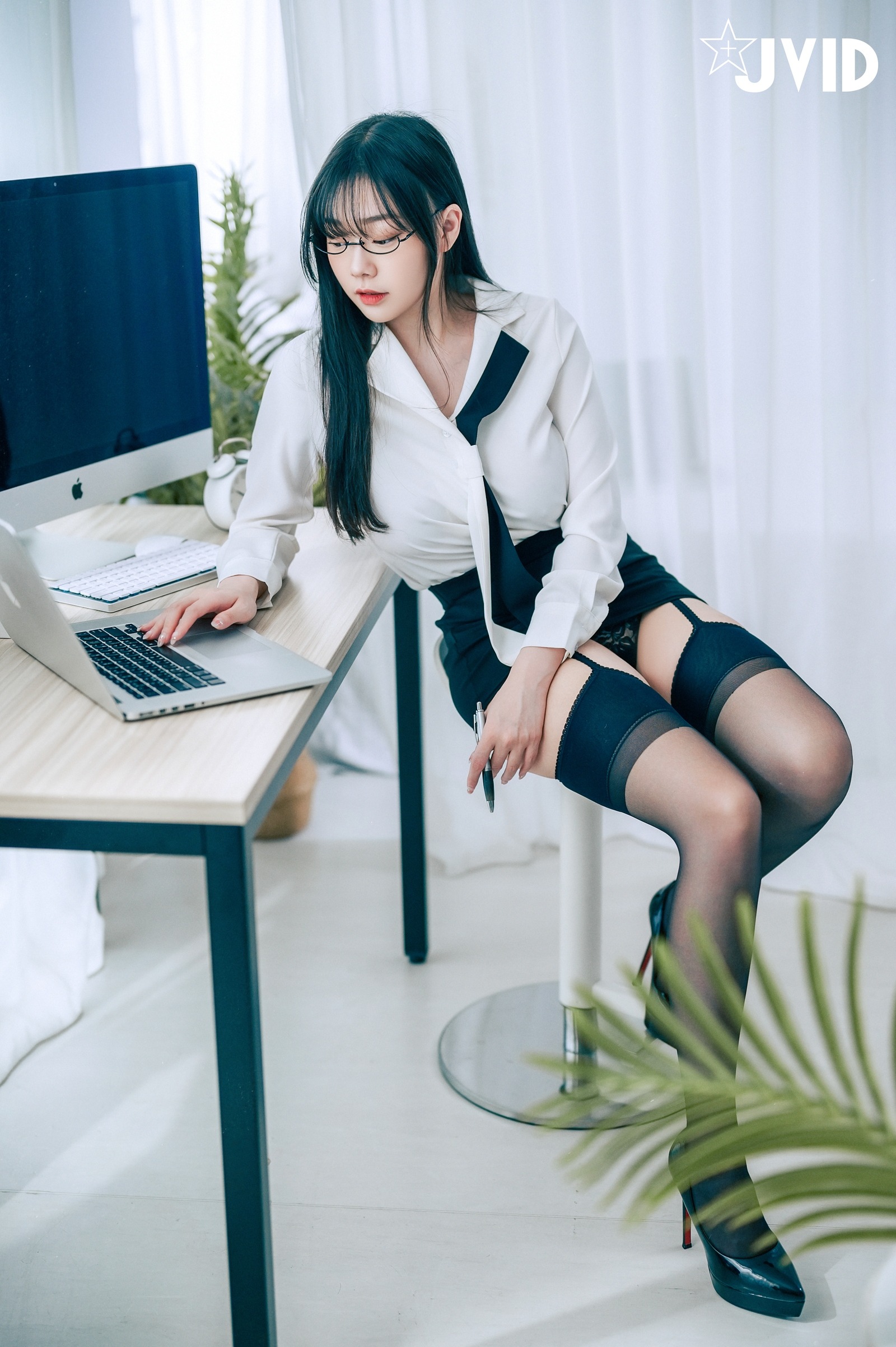 [JVID] 苡昕Slivia - 超巨乳女秘書 159P