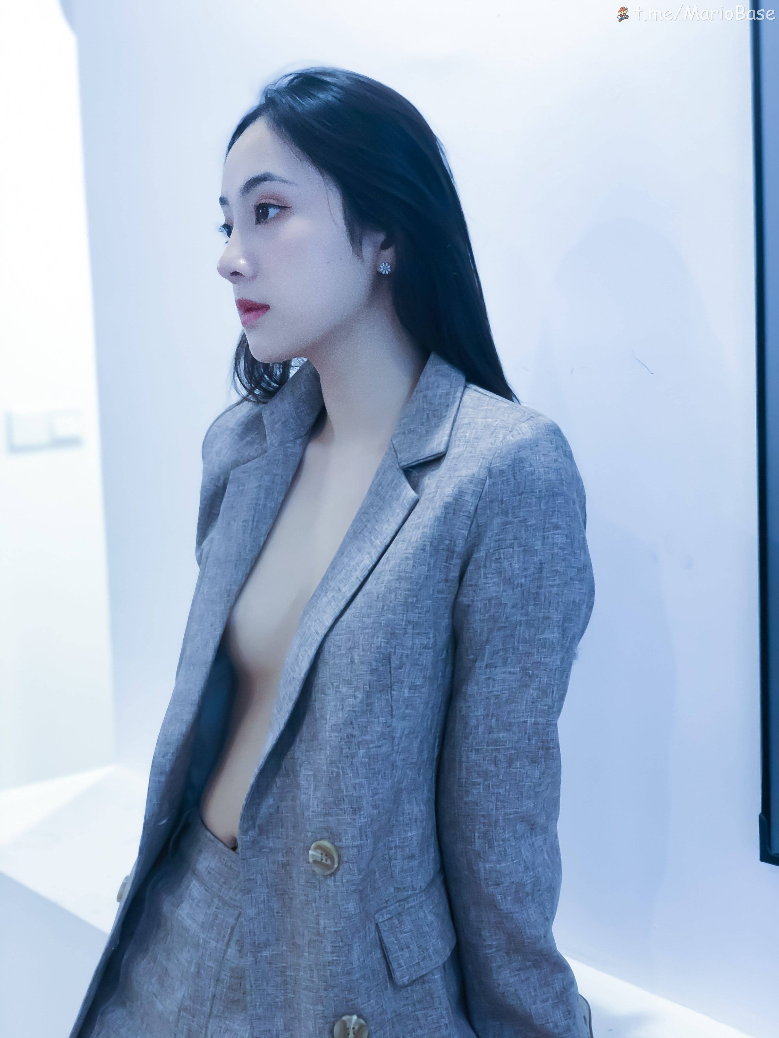 婕哥 - 小西装 [49P1V]