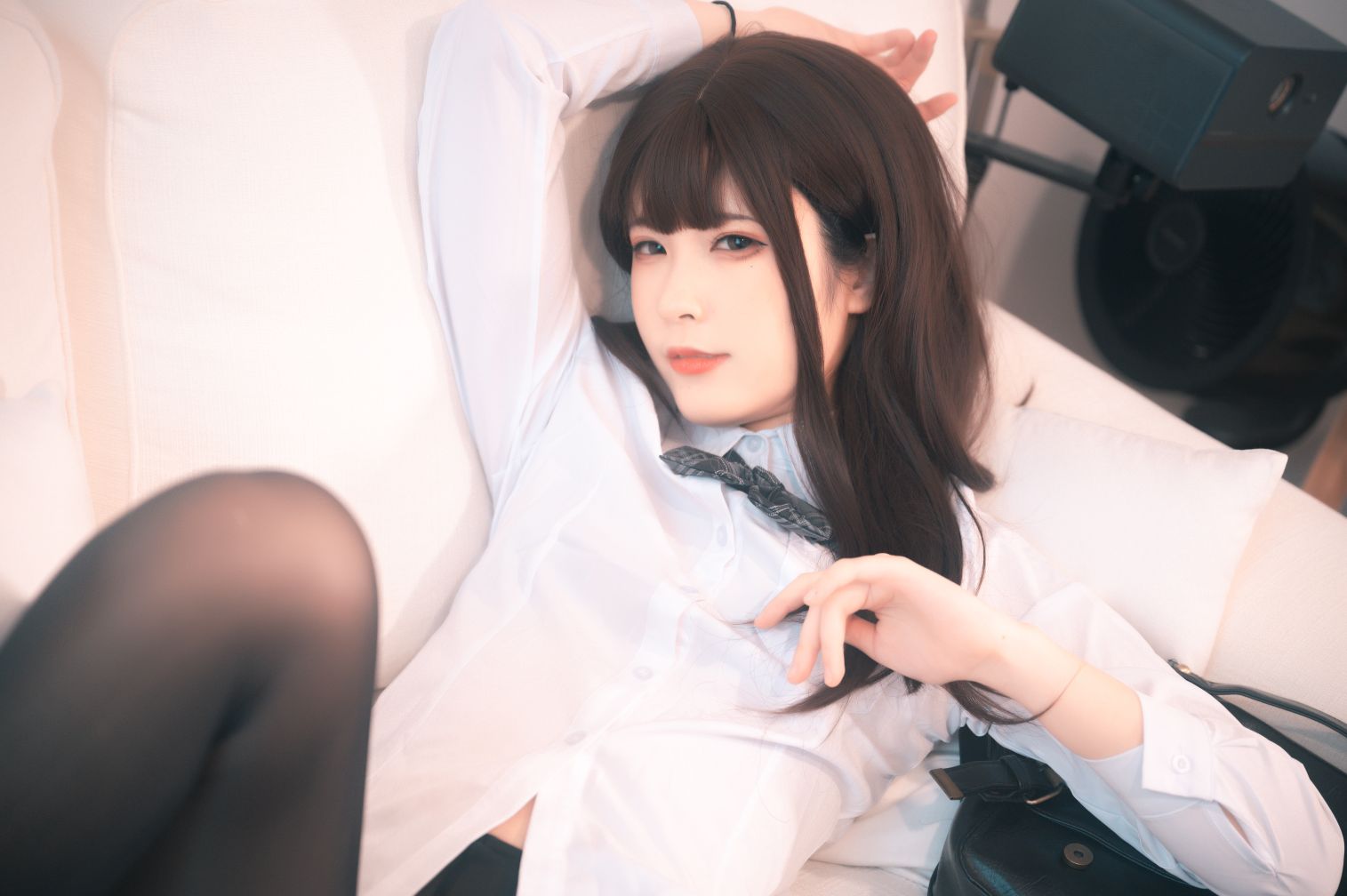 Quan冉有点饿 - 束缚猫猫 [57P-542MB]