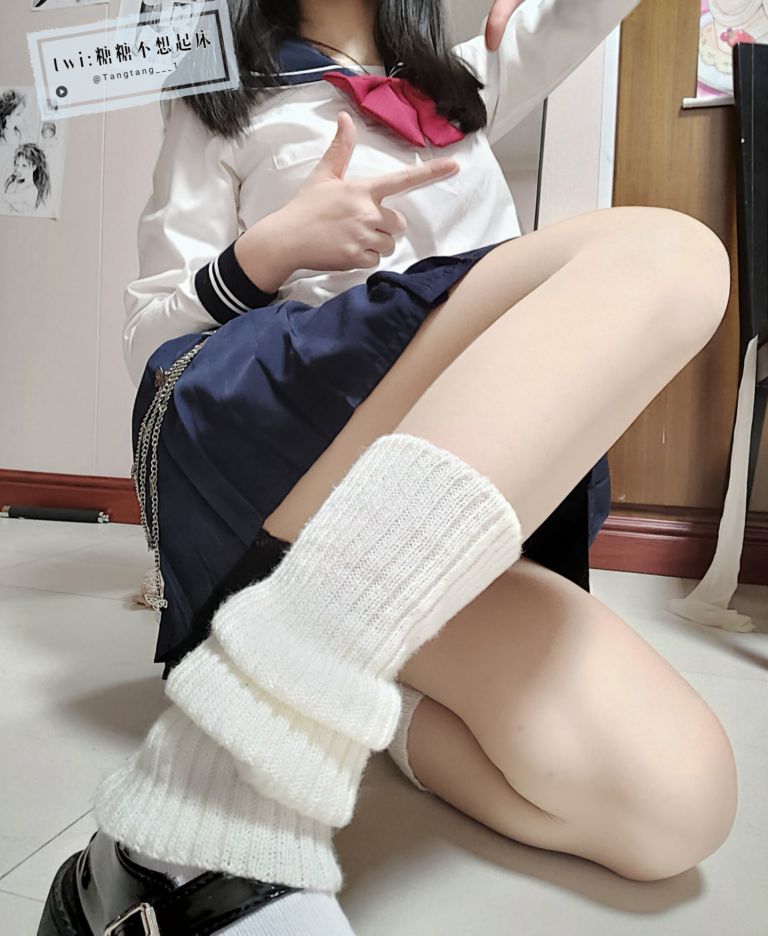 JK制服：糖糖不想起床 - 学生制服