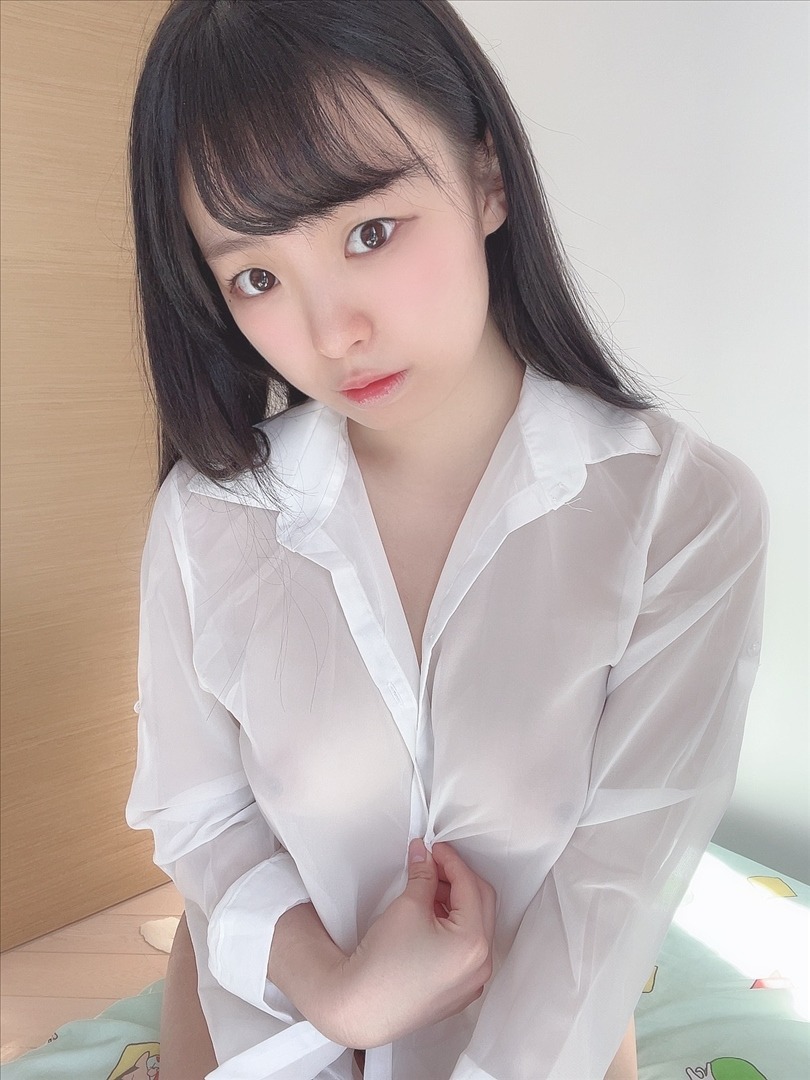 Thanh Nhi - Áo lót màu trắng 44P