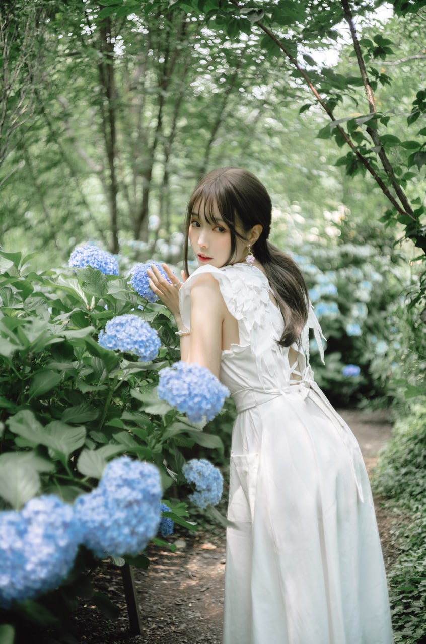 ElyEE子 - Rainy Season 雨季球花 31P