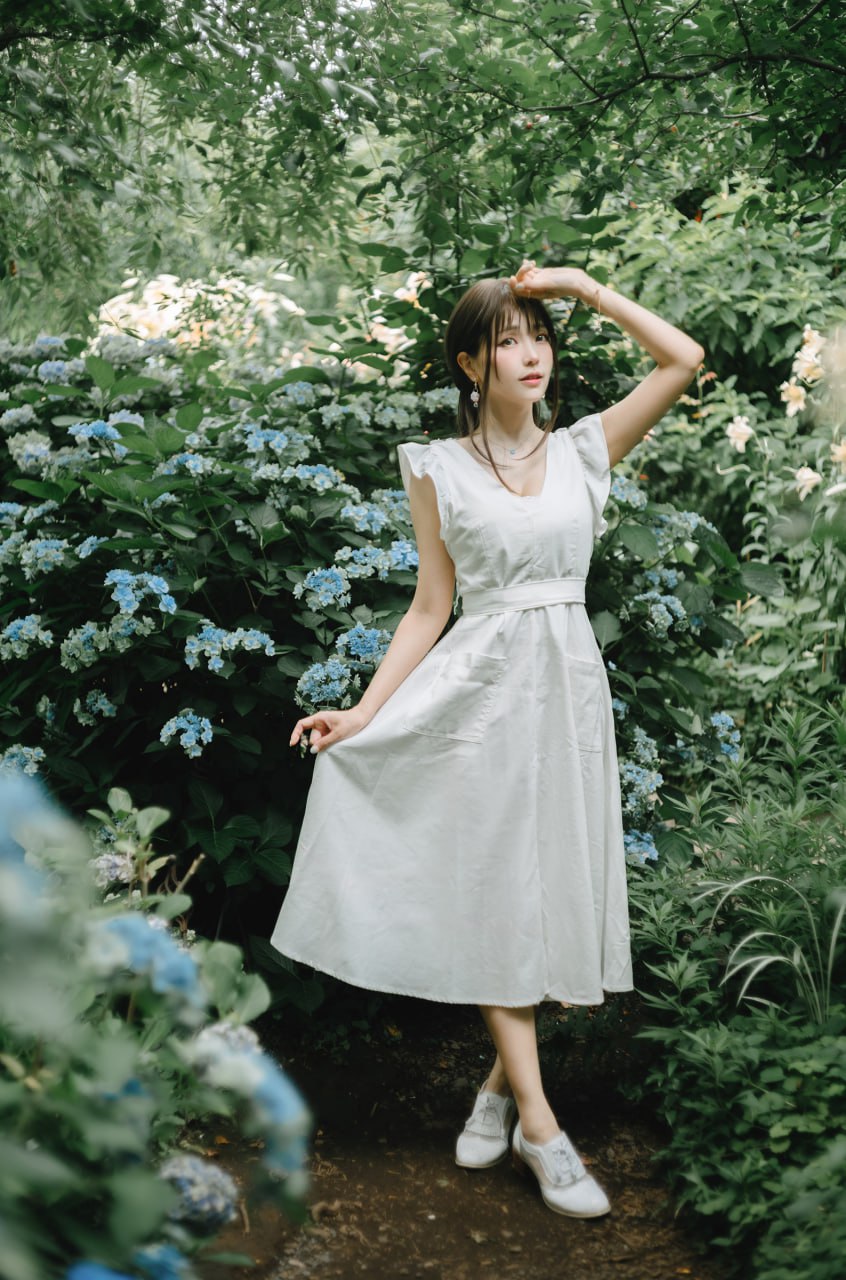 ElyEE子 - Rainy Season 雨季球花 31P