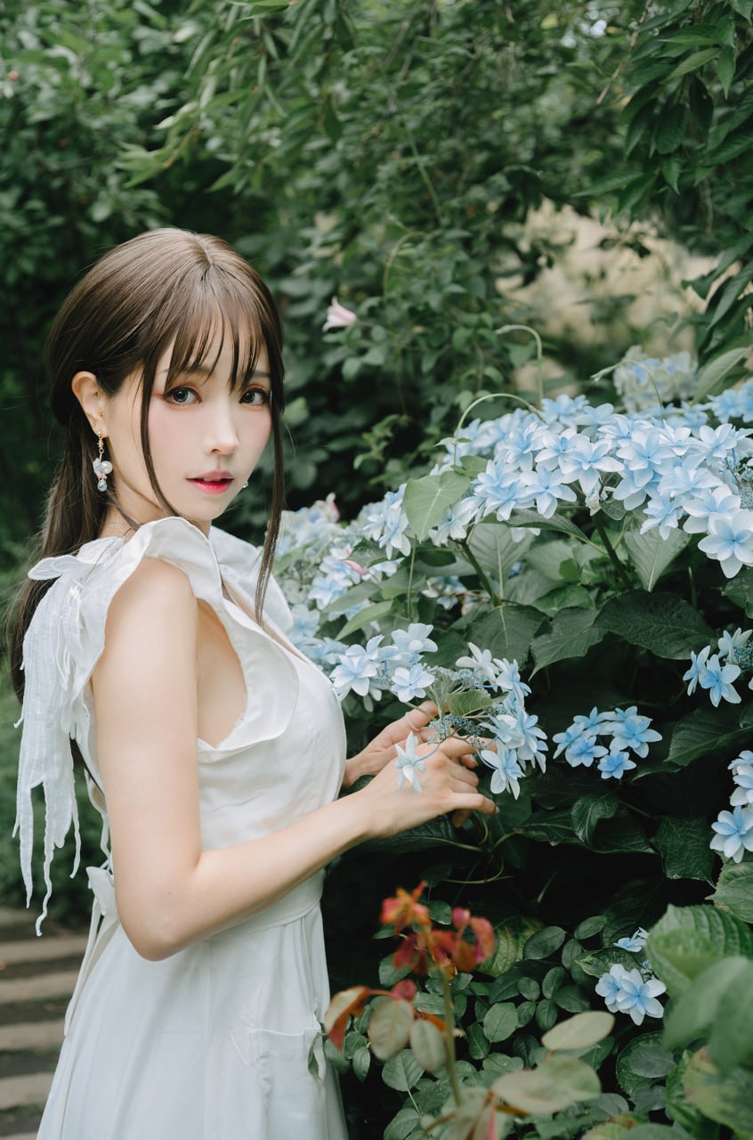 ElyEE子 - Rainy Season 雨季球花 31P