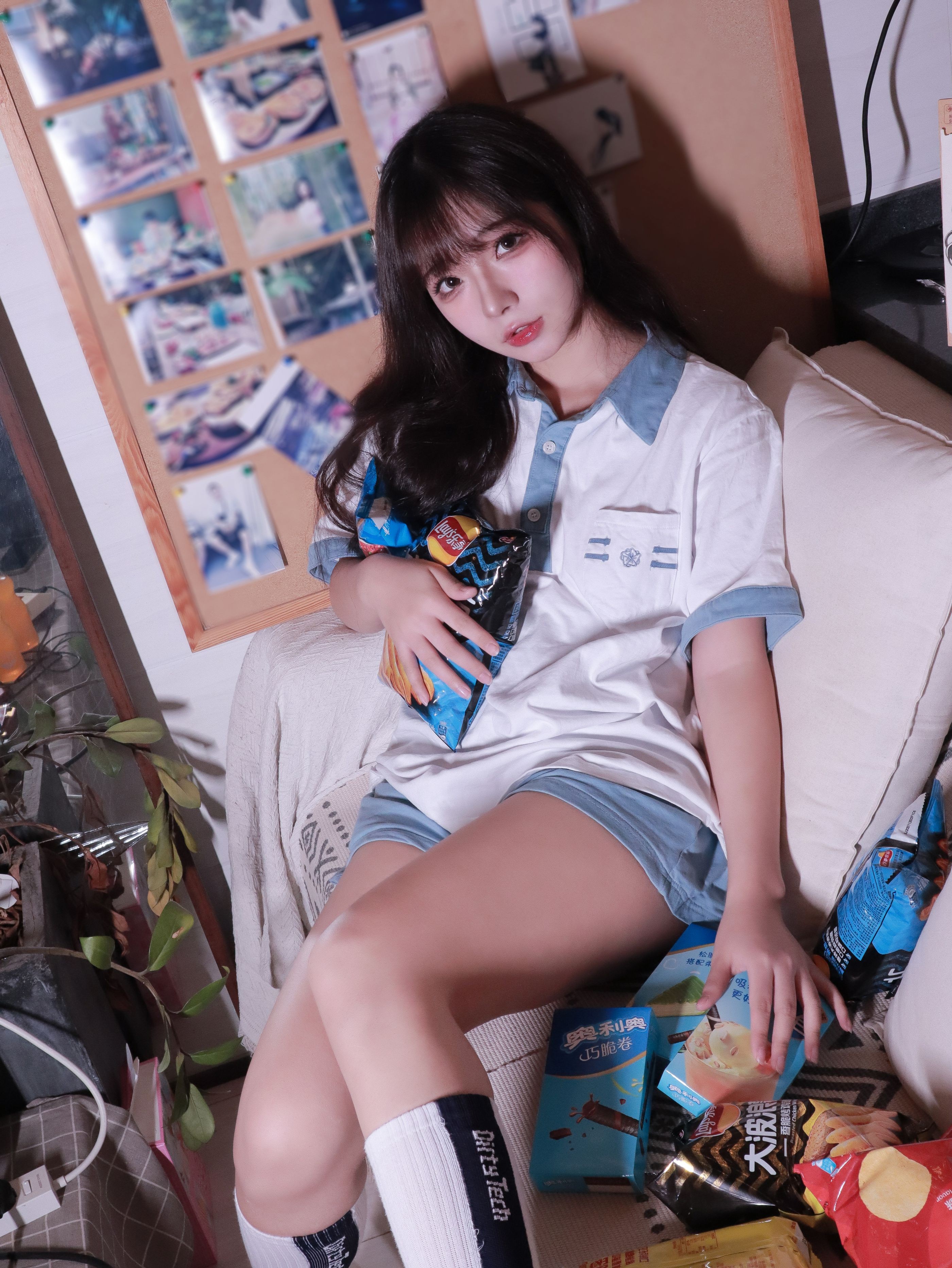 Yuuhui玉汇《蓝白条少女》81P成人写真