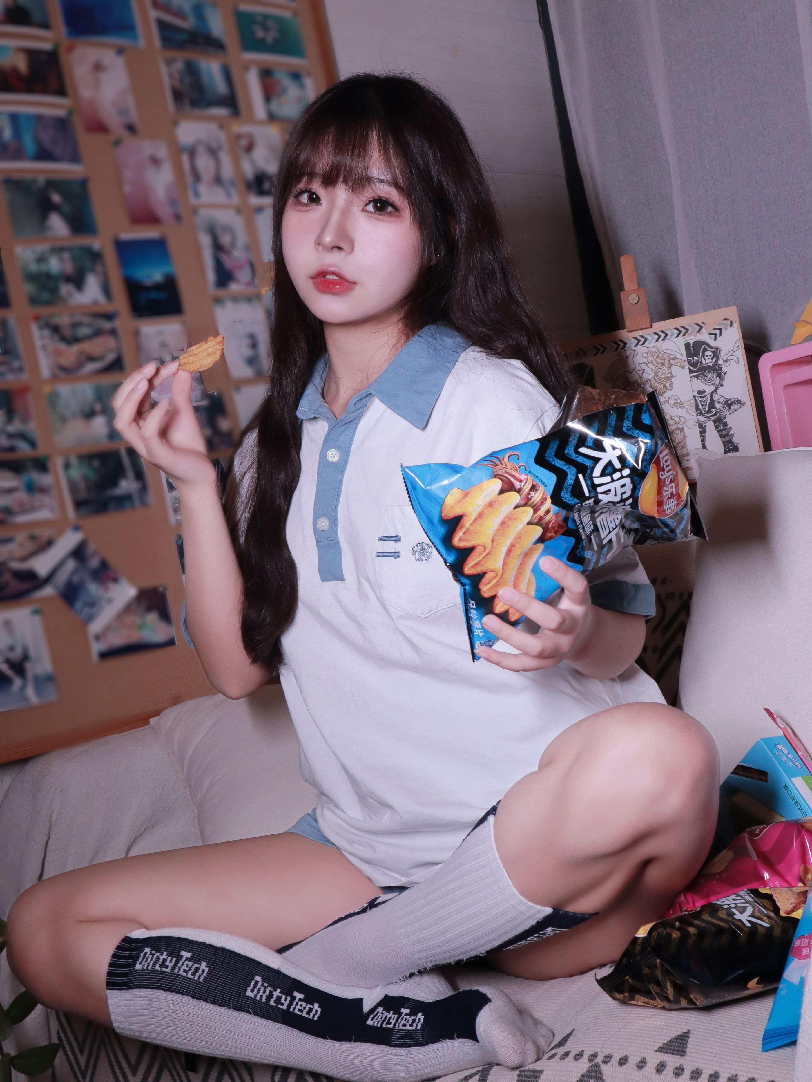 Yuuhui玉汇《蓝白条少女》81P成人写真