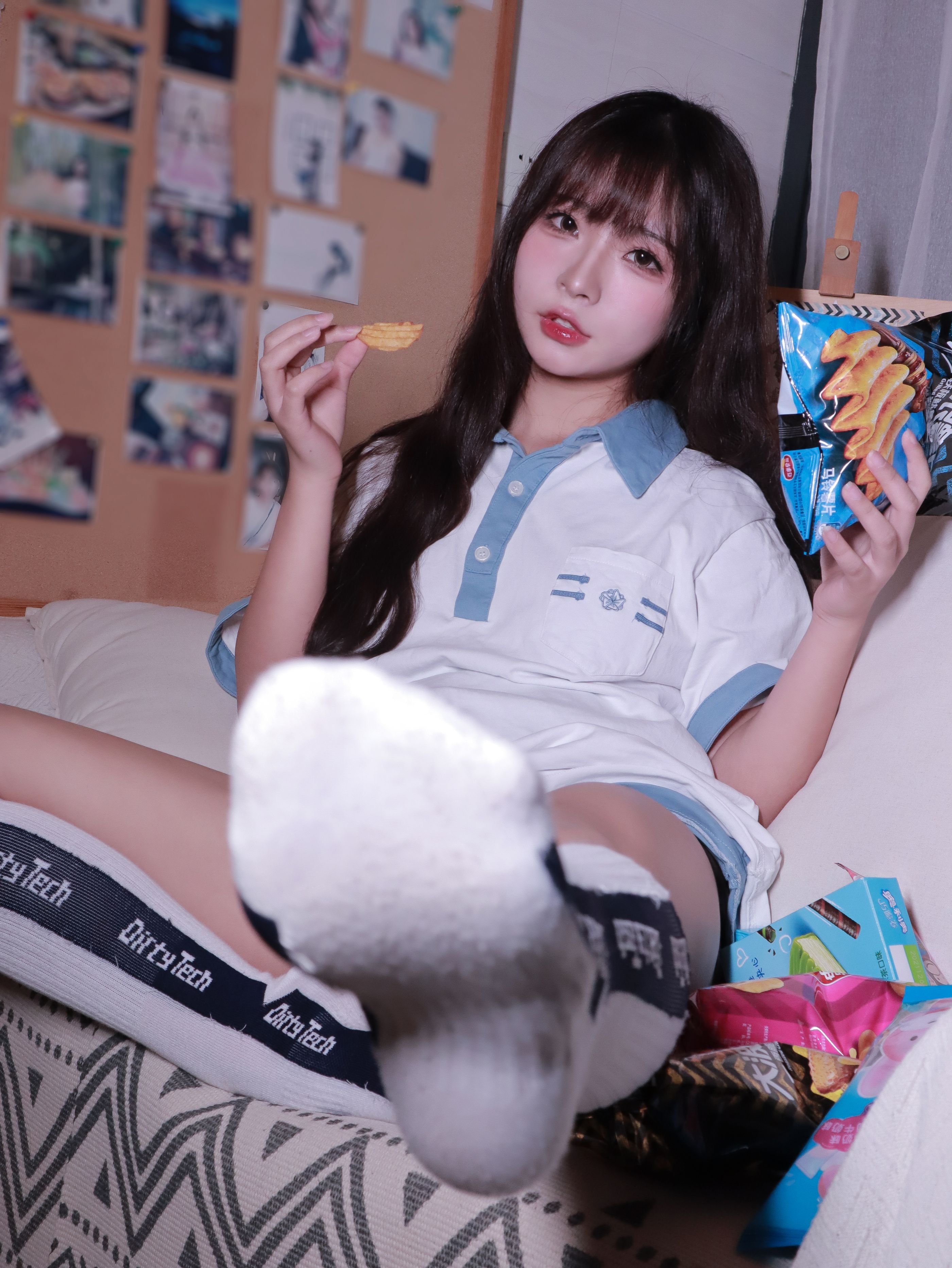 Yuuhui玉汇《蓝白条少女》81P成人写真