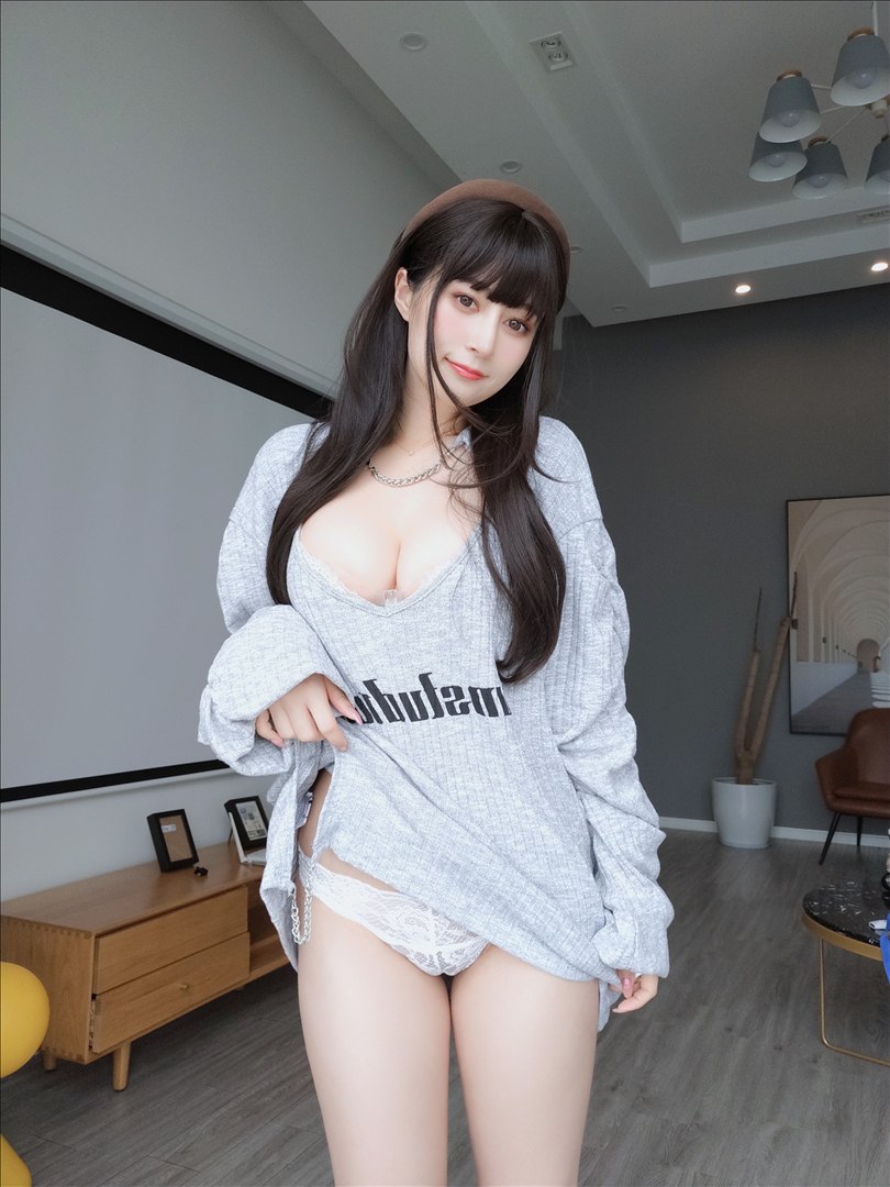 Bạch Ngân 81 - Selfie Chủ đề xám 165P