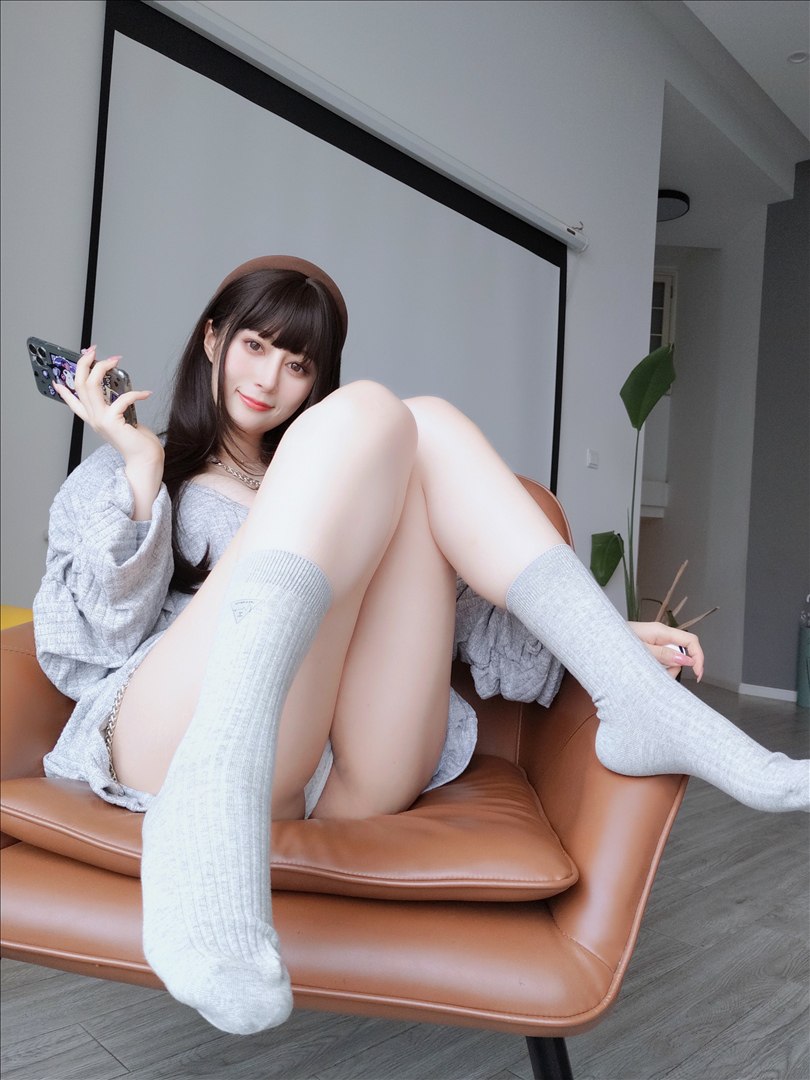 Bạch Ngân 81 - Selfie Chủ đề xám 165P