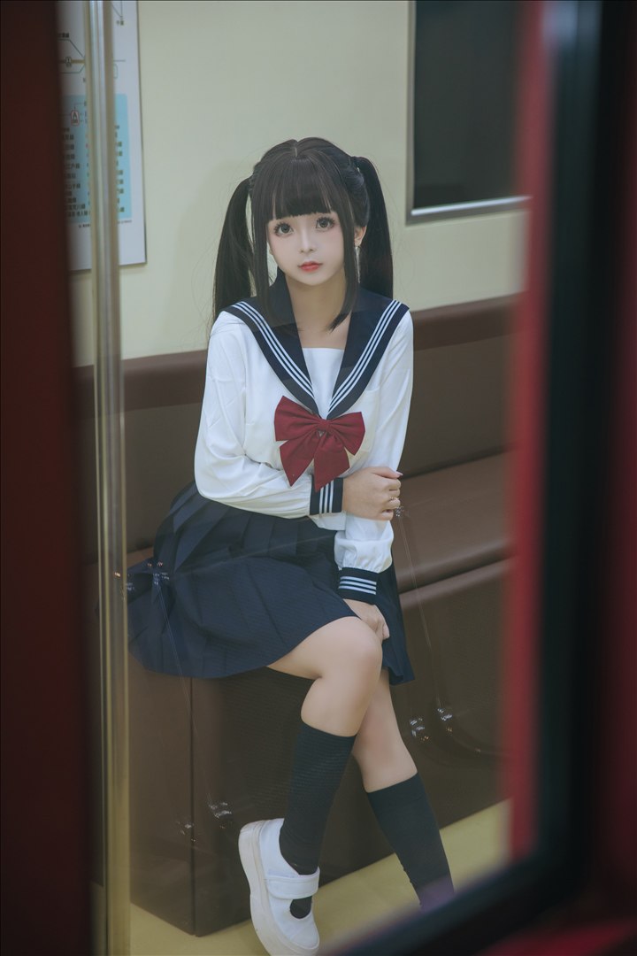 日奈娇 - 列车JK140P