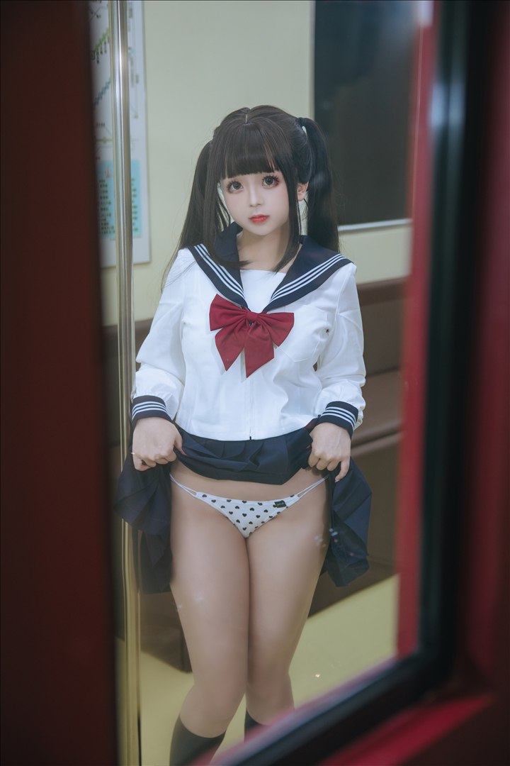 日奈娇 - 列车JK140P