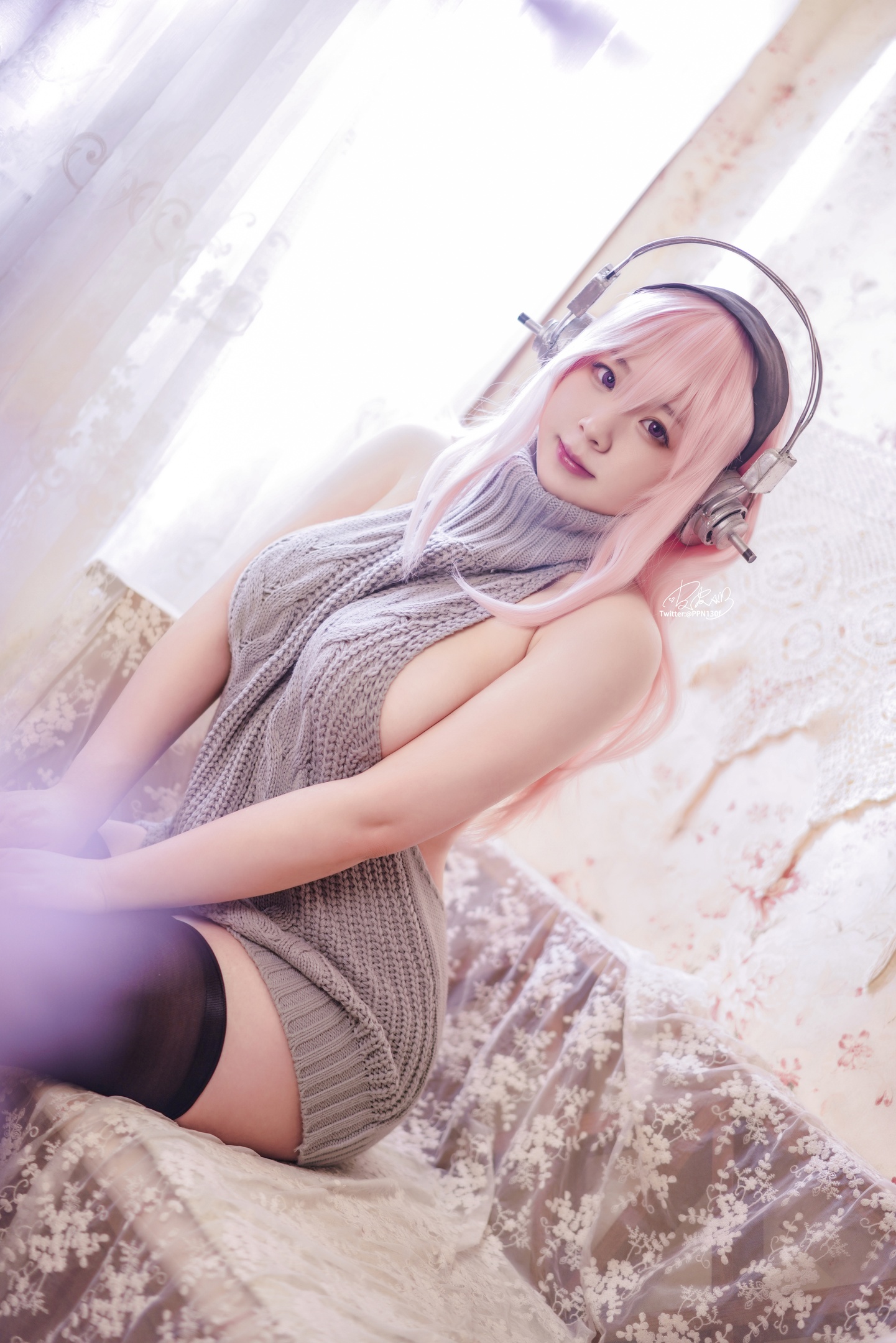 Pipi Nai đáng yêu lắm - Super Sonico áo len hở lưng