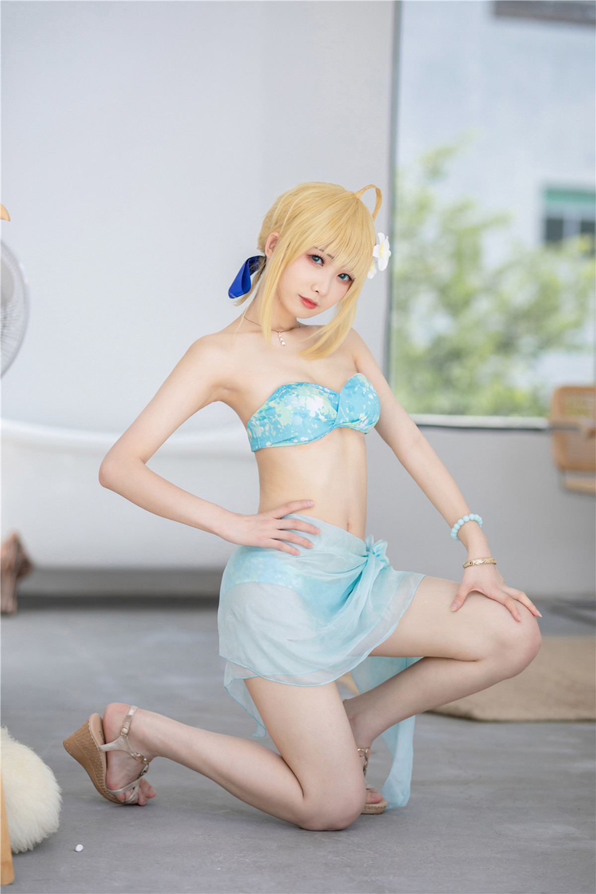 Cosplay Phong Giang Giang v Altoria Pendragon áo tắm