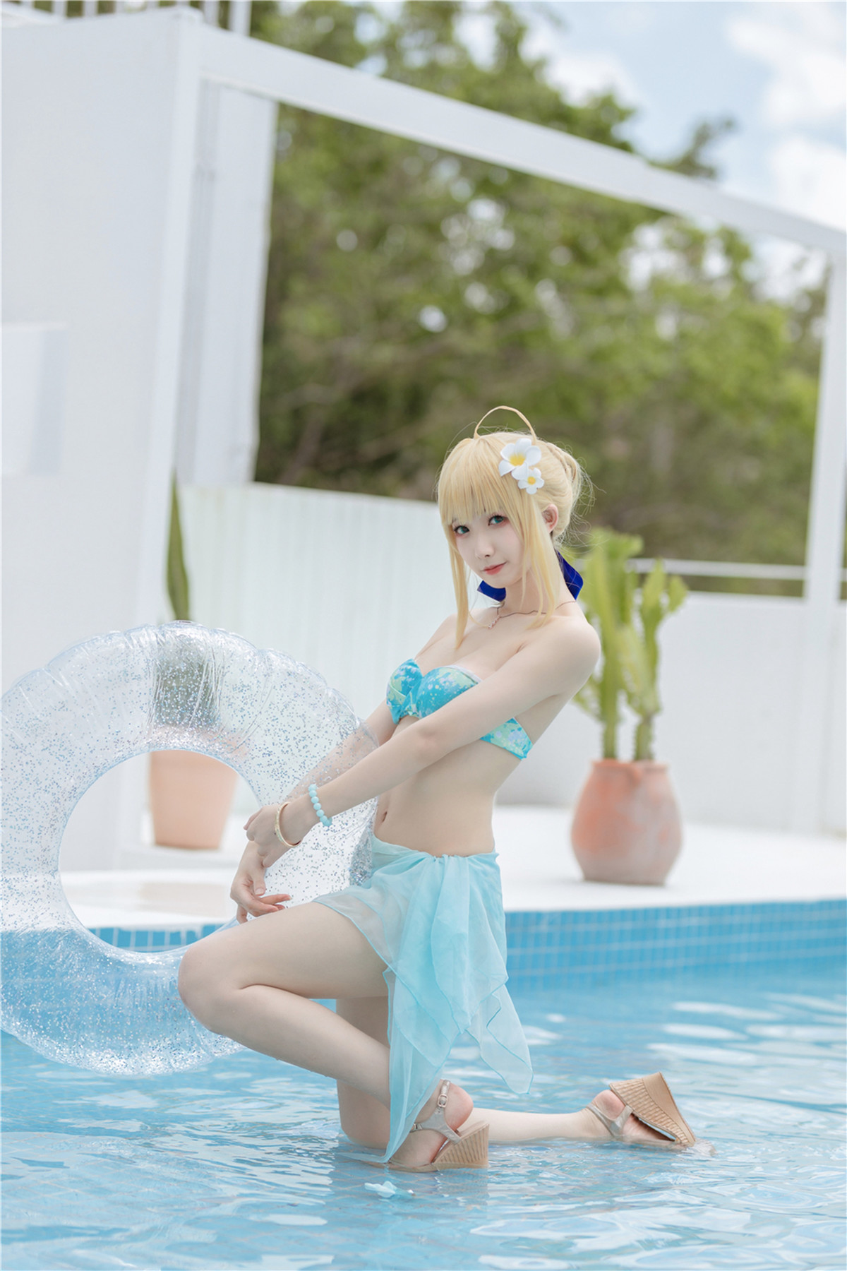 Cosplay Phong Giang Giang v Altoria Pendragon áo tắm