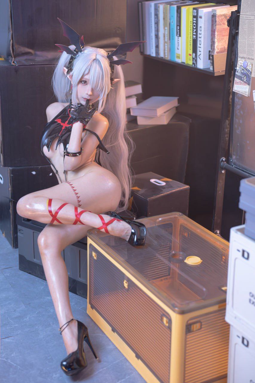 蠢沫沫《蔚藍檔案》銀鏡伊織Cosplay寫真