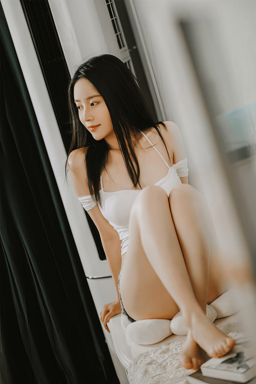 ชุดภาพ Sunny Day Niannian Nnian กางเกงยีนส์ขาสั้น