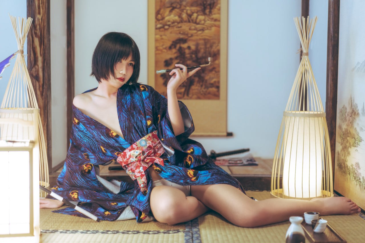 Gou Ming - Peacock Kimono