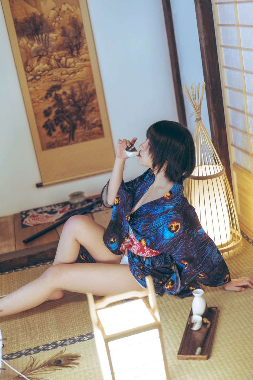 Gou Ming - Peacock Kimono