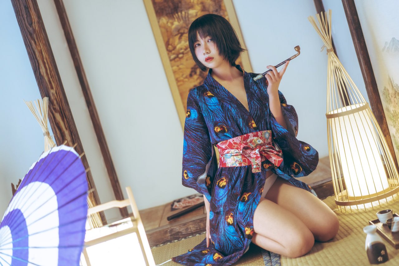 Gou Ming - Peacock Kimono