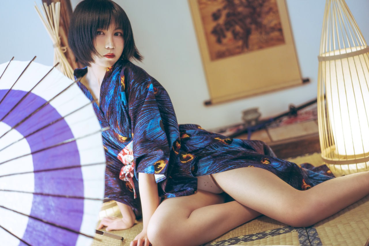 Gou Ming - Peacock Kimono
